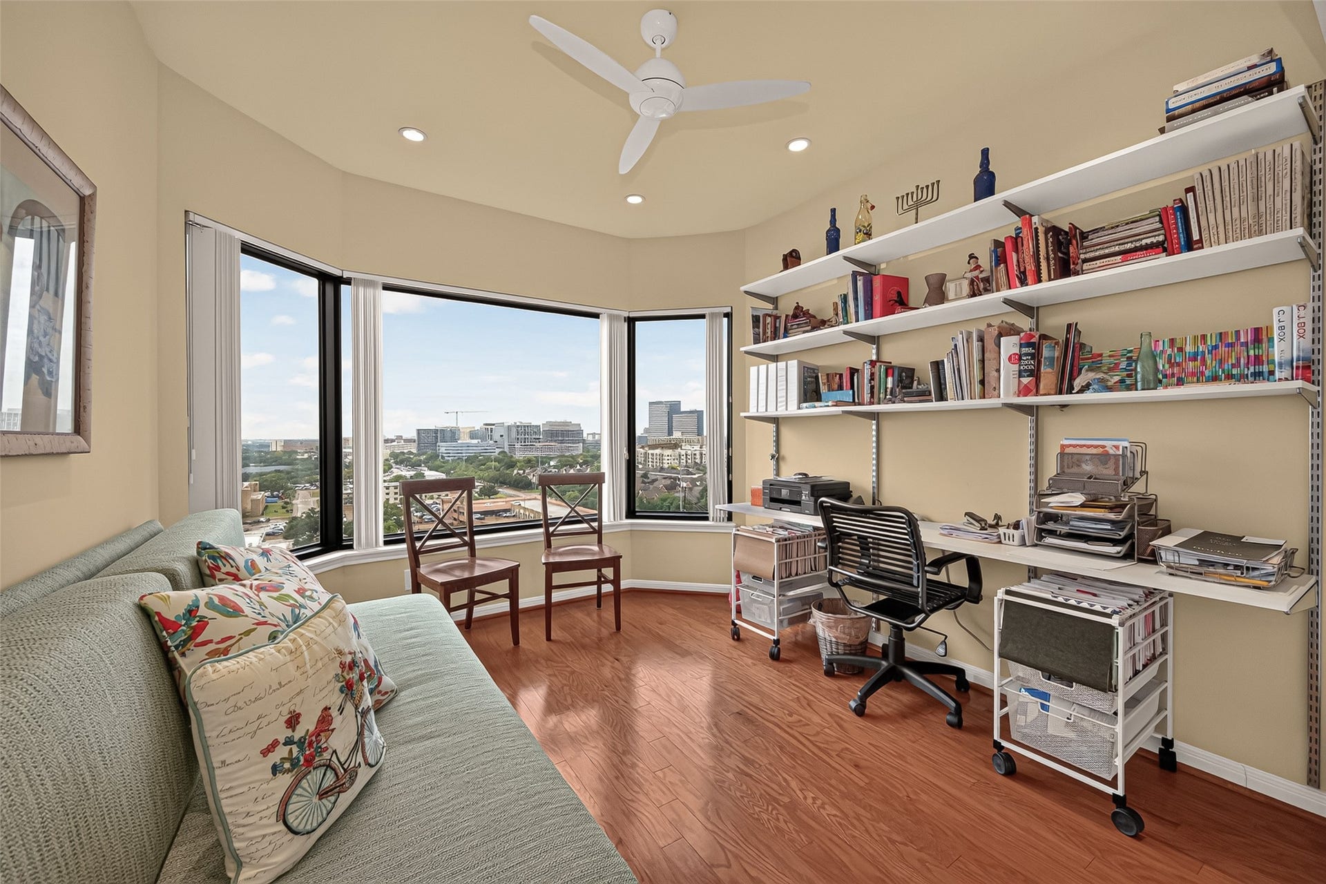 2001 Holcombe Boulevard, #1305, Houston, TX 77030 guest room/office