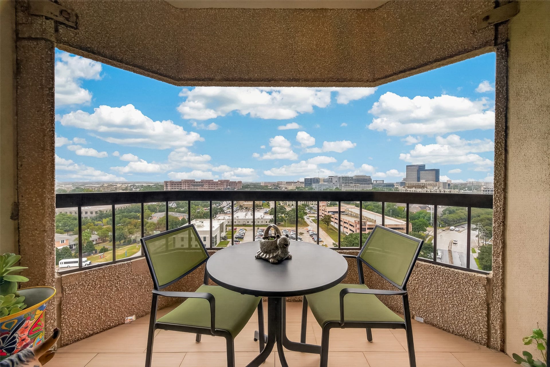 2001 Holcombe Boulevard, #1305, Houston, TX 77030 spacious balcony