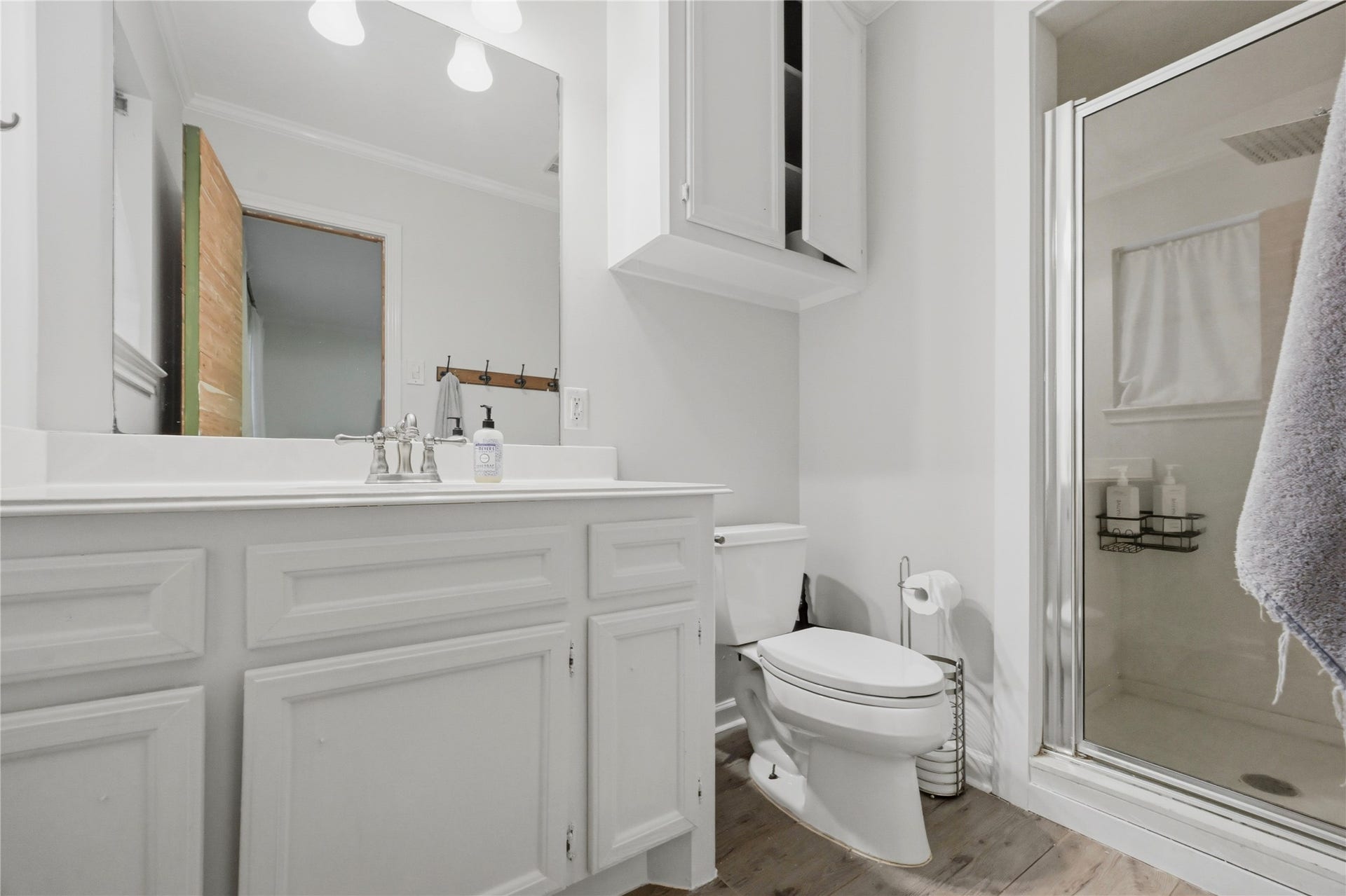 secondary bathroom