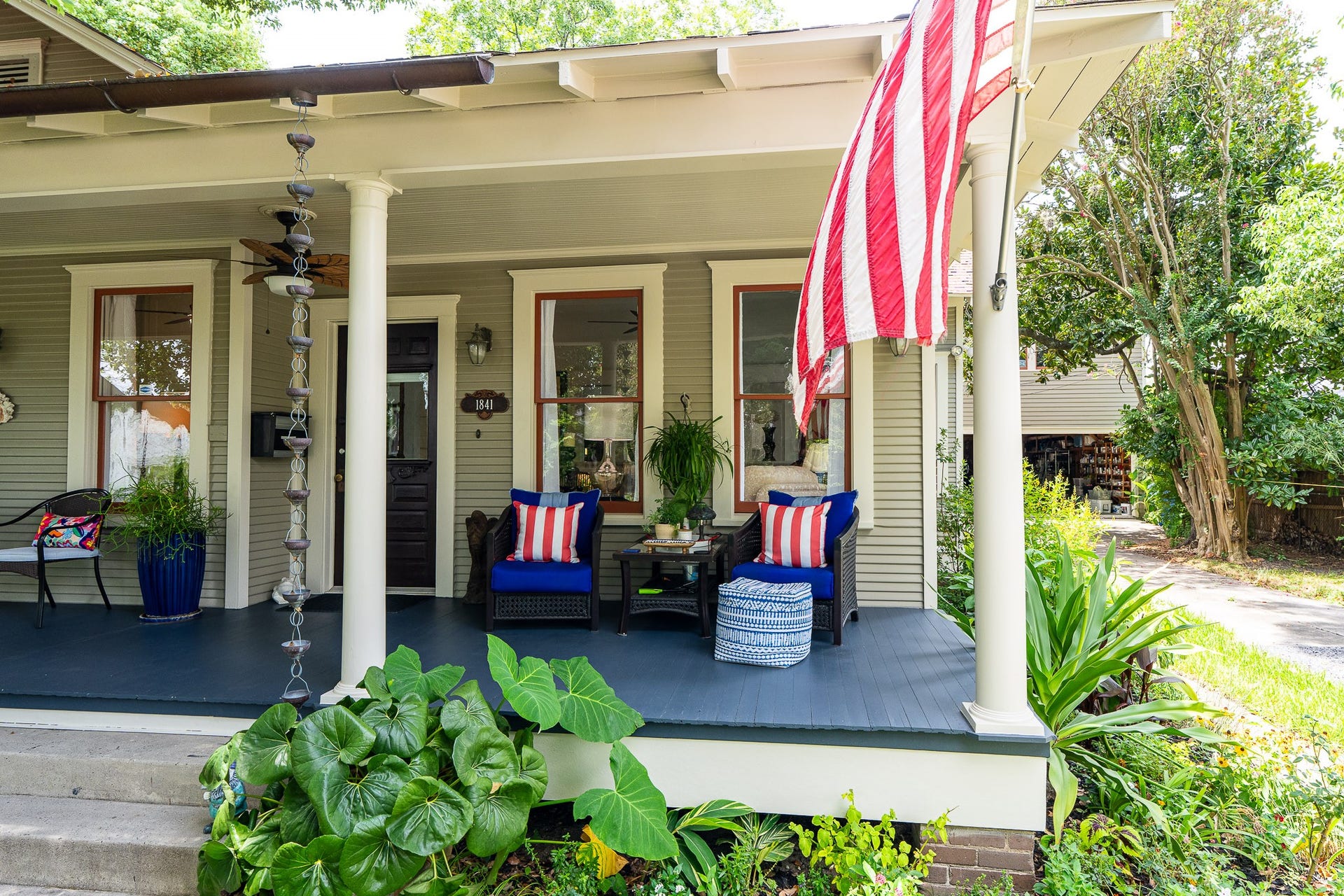 1841 Cortlandt Street, Houston, TX 77008 This is my favorite place for wine time and just sitting and enjoying being outside!