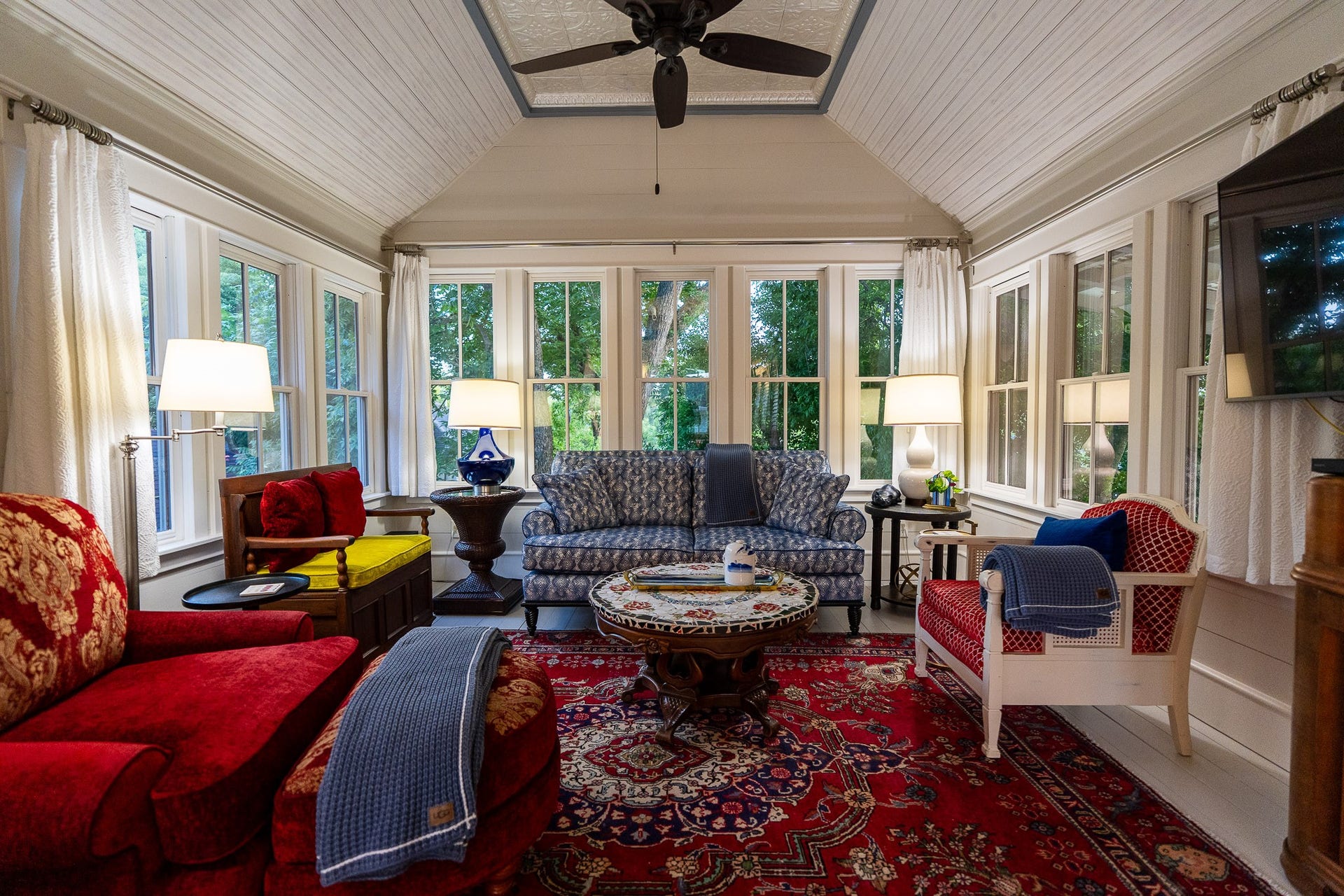 1841 Cortlandt Street, Houston, TX 77008 The Tree House Loft has 21 tall windows and enjoys the mature, green, pecan tree, it feels like a tree house. There are 11 windows in just this room, it's magical!
