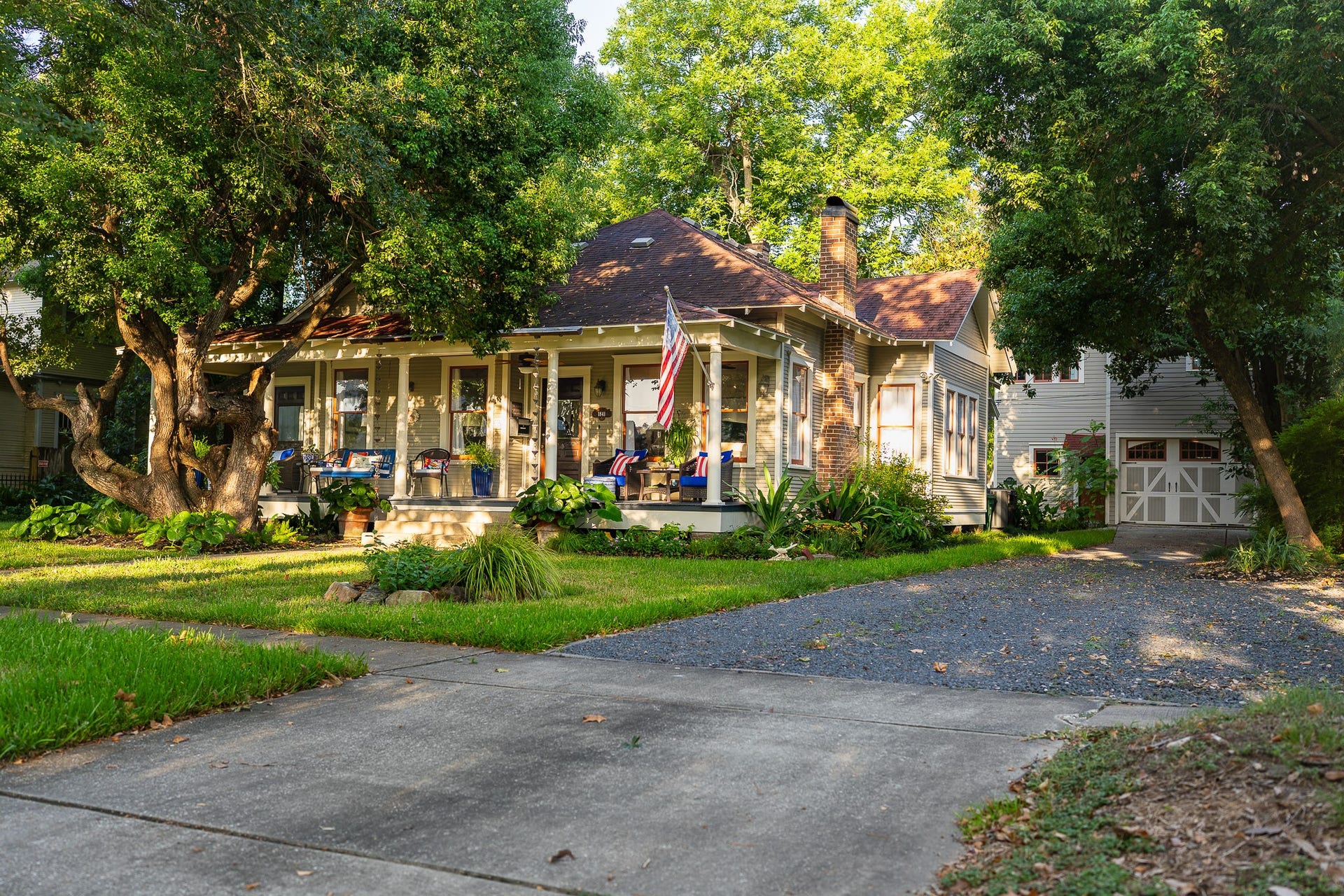 1841 Cortlandt Street, Houston, TX 77008 View the property, house, and garage and the Treehouse Loft and imagine watching the sun come up from this massive front porch!