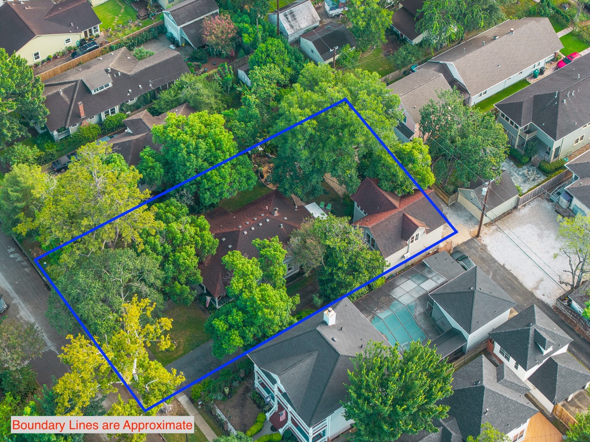 1841 Cortlandt Street, Houston, TX 77008 Two stand alone buildings and you still have the rare space to add a beautiful pool and what ever else you desire!