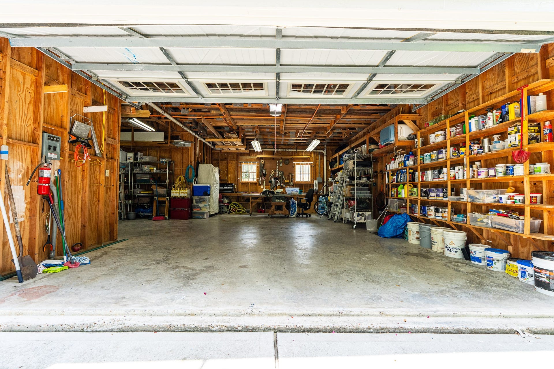 1841 Cortlandt Street, Houston, TX 77008 Commercial type water sprinkler system in the ceiling with a dedicated water line.