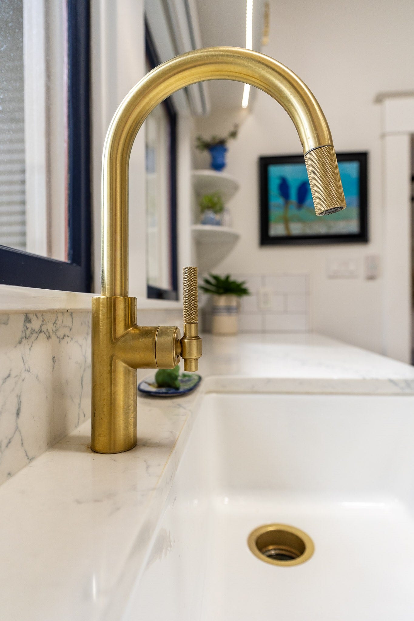 1841 Cortlandt Street, Houston, TX 77008 Quality gold faucet as are the gold accents throughout the kitchen!