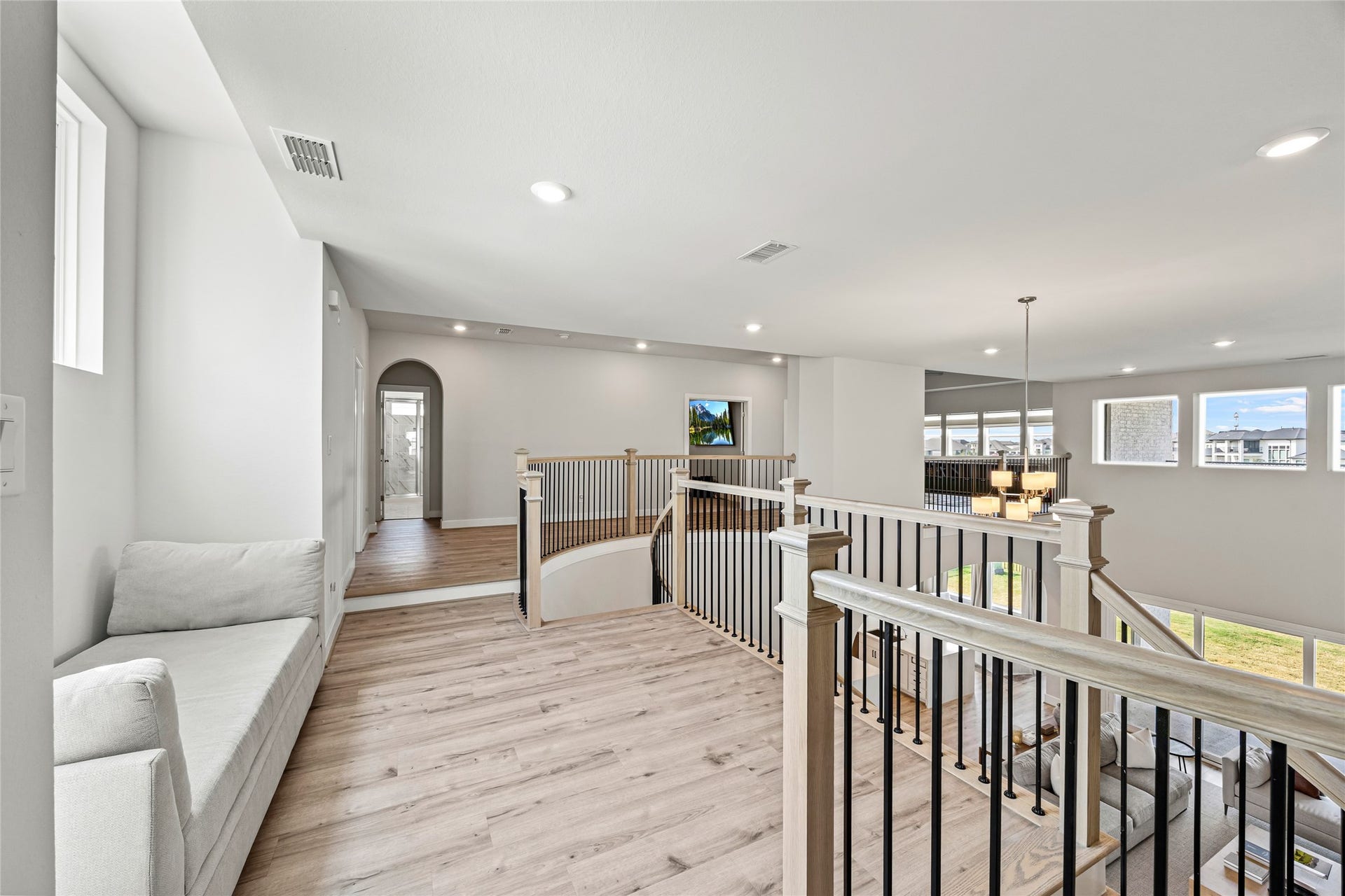 Spacious upstairs entrance with great potential for personalization or dcor