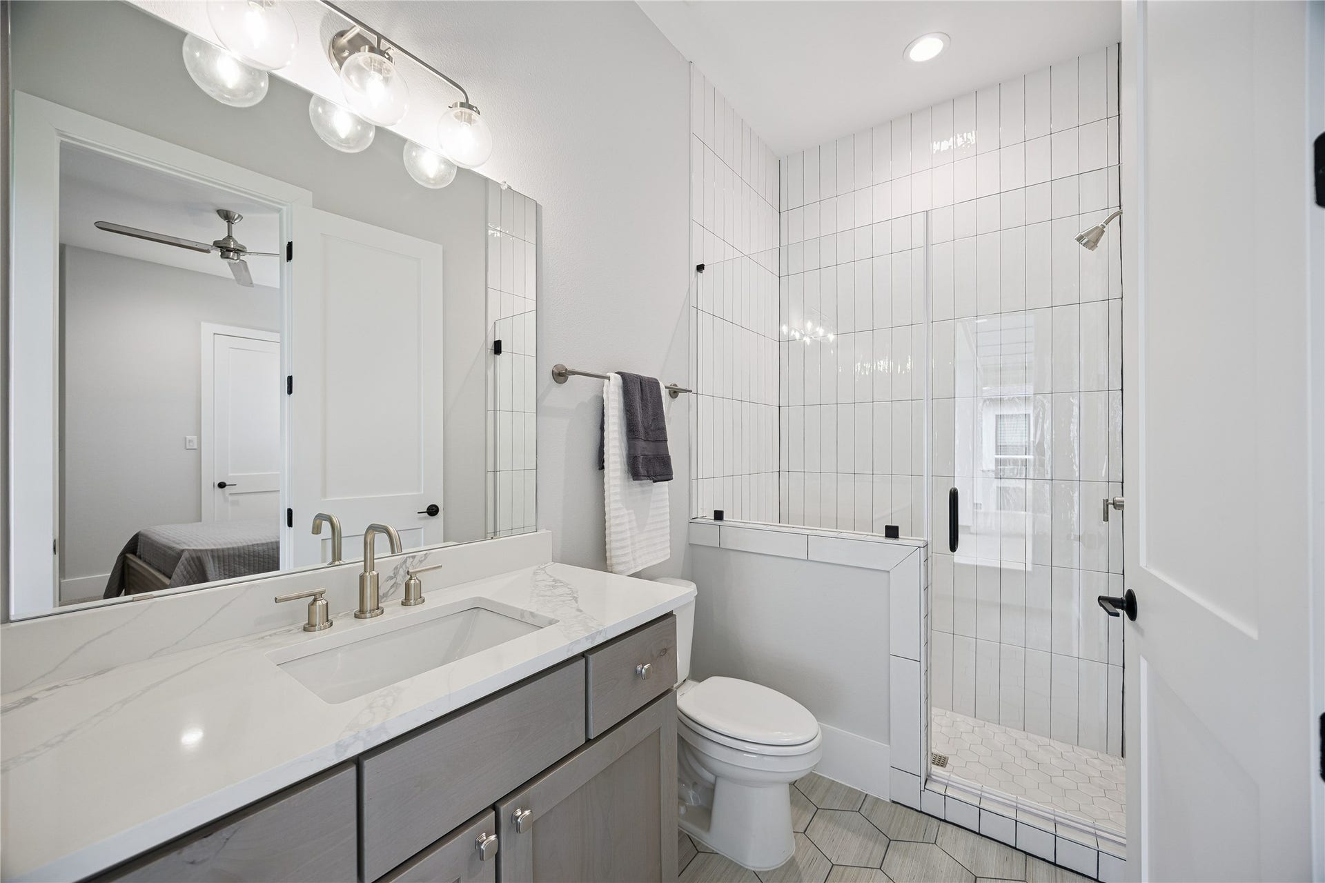 11006 Stonegate Court, Missouri City, TX 77459 Secondary Bath (1 of 5)