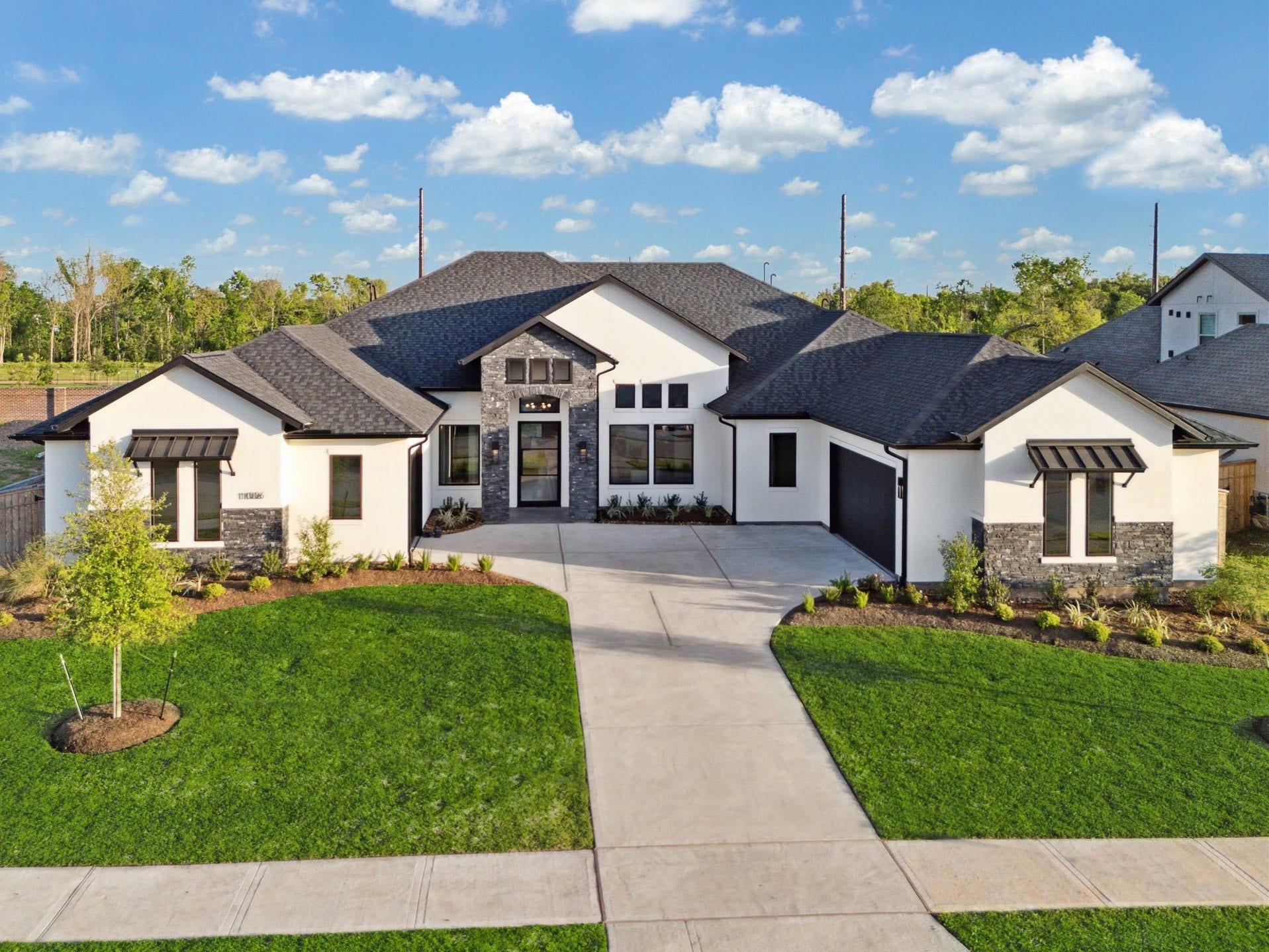 11006 Stonegate Court, Missouri City, TX 77459 This home has a sought-after motor court, providing ample space for additional parking.