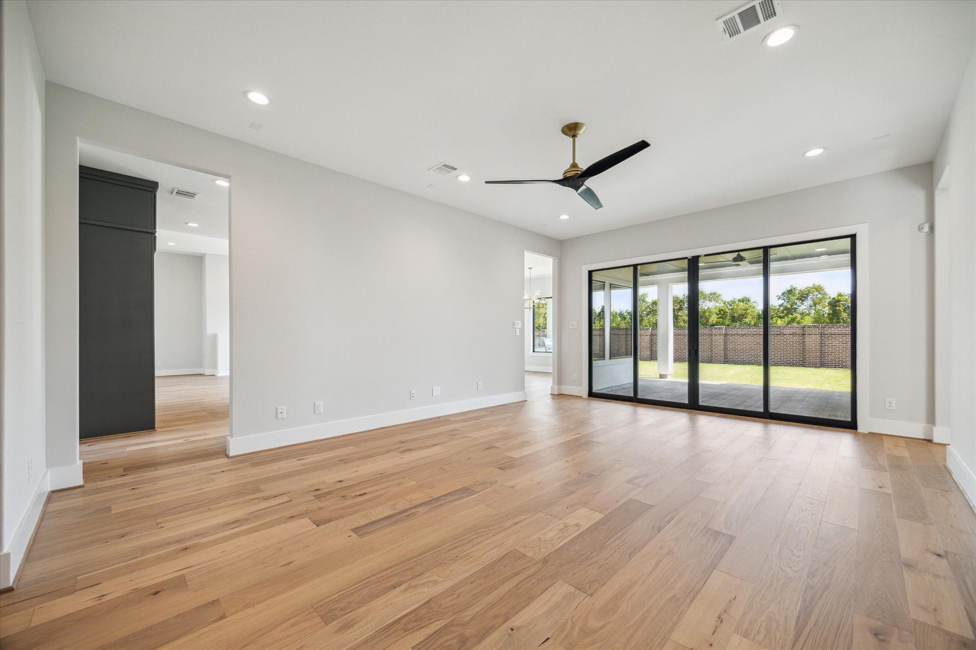 11006 Stonegate Court, Missouri City, TX 77459 Game Room/Flex Space with sliding glass doors to Back Porch (1 of 2)