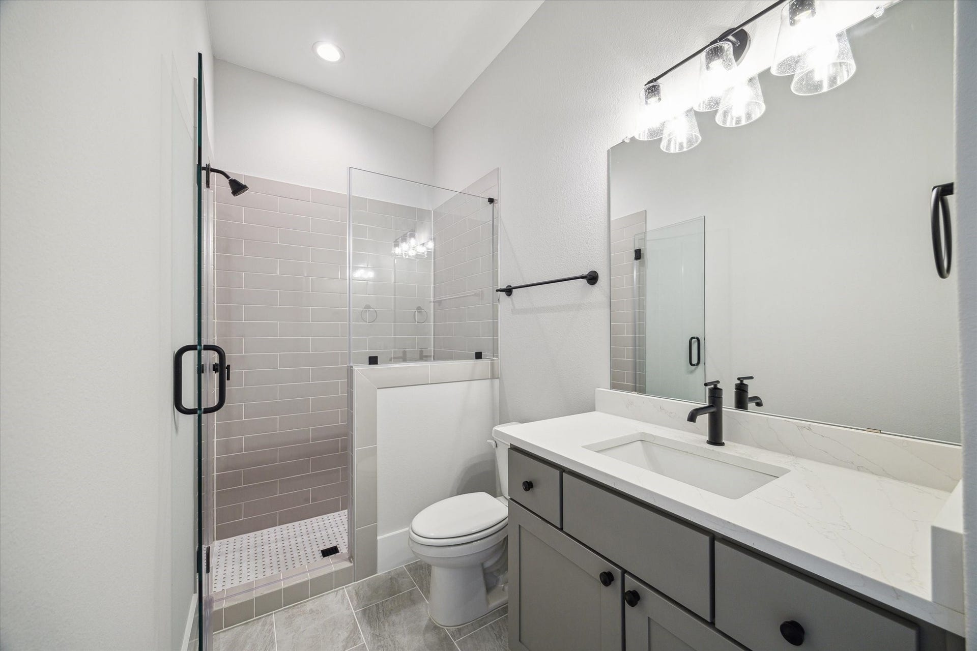 11006 Stonegate Court, Missouri City, TX 77459 1 of 5 Secondary Ensuite Baths