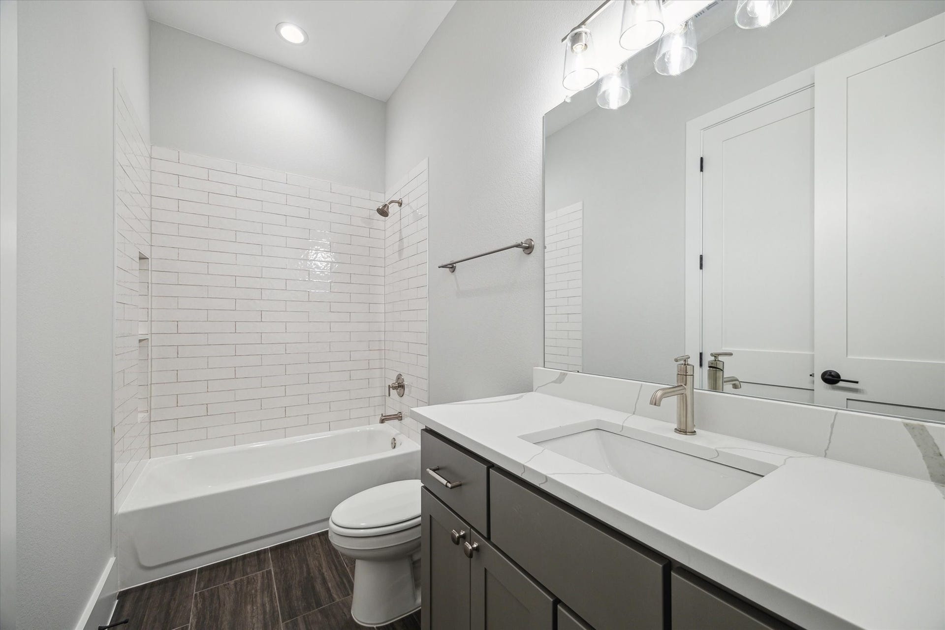 11006 Stonegate Court, Missouri City, TX 77459 Another Secondary Bath (1 of 5)