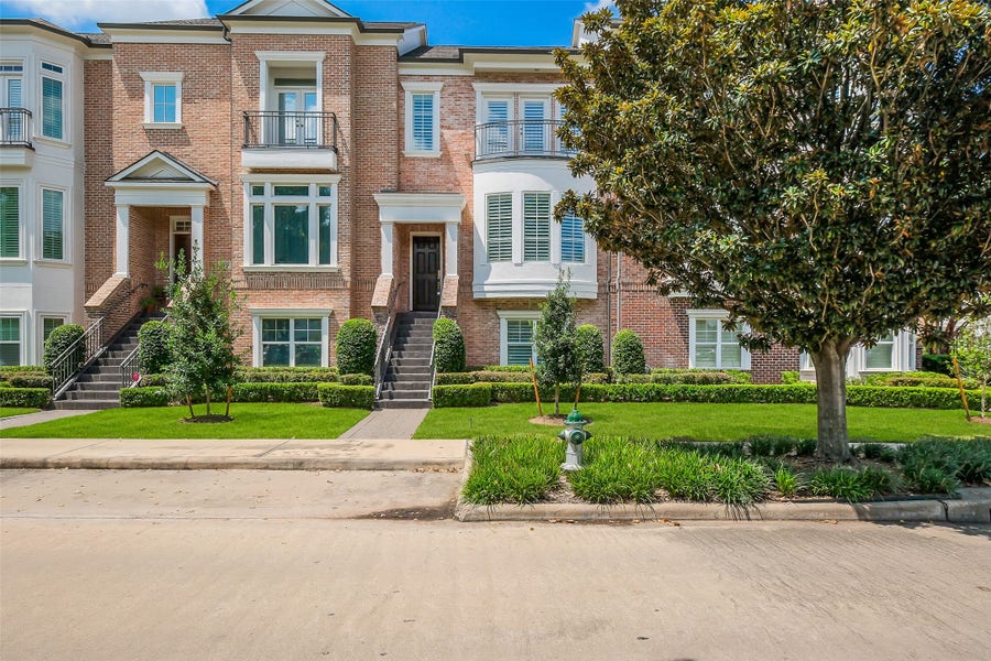 Property photo for 1374 Lake Pointe Parkway, Sugar Land, TX