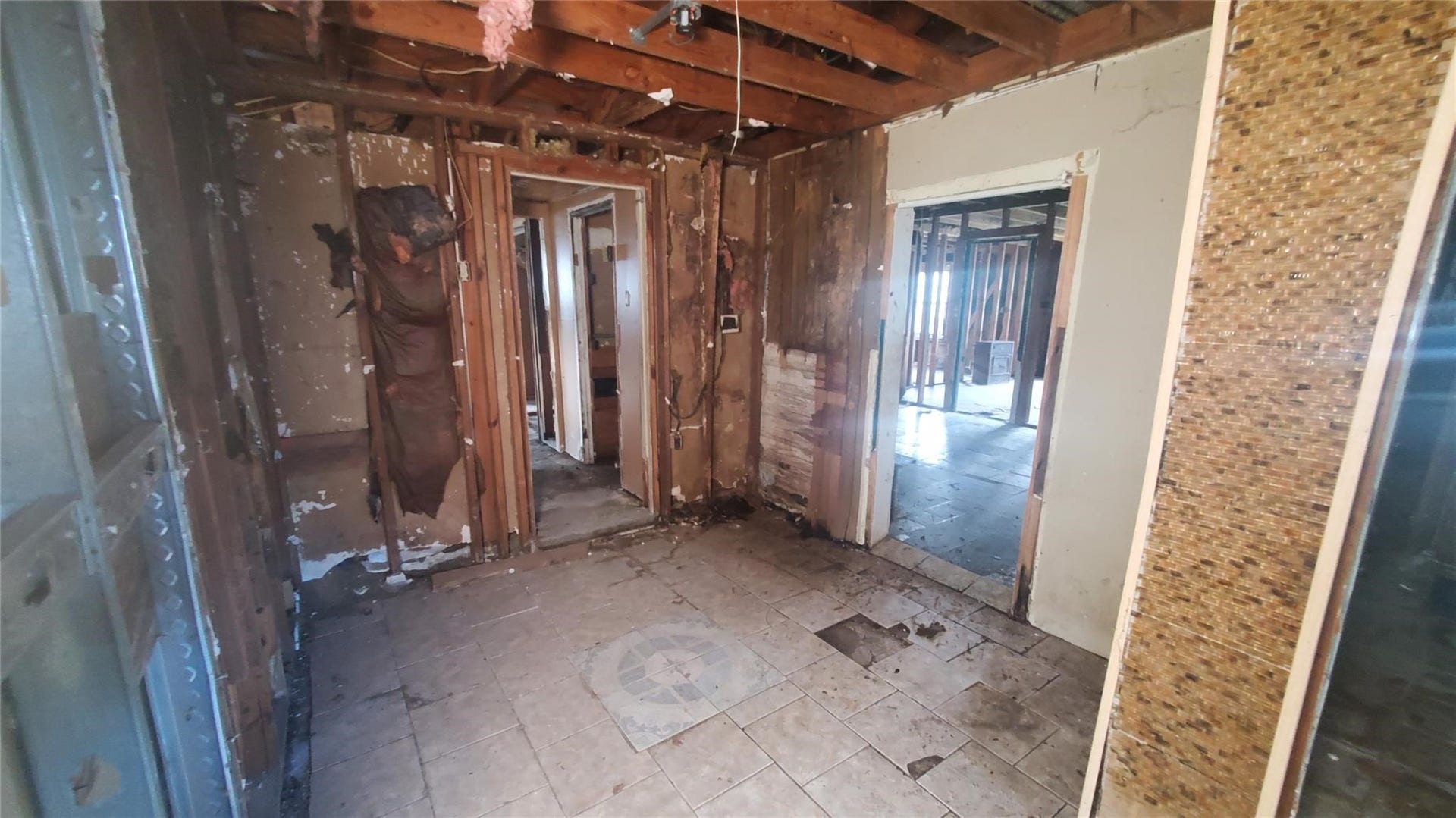 4821 Burma Road, Houston, TX 77033 4821 Burma Road, Houston, TX 77033
