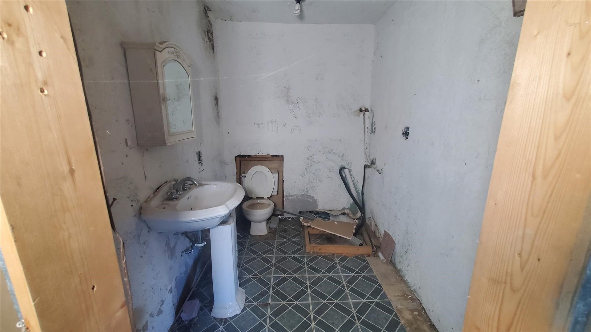 4821 Burma Road, Houston, TX 77033 4821 Burma Road, Houston, TX 77033