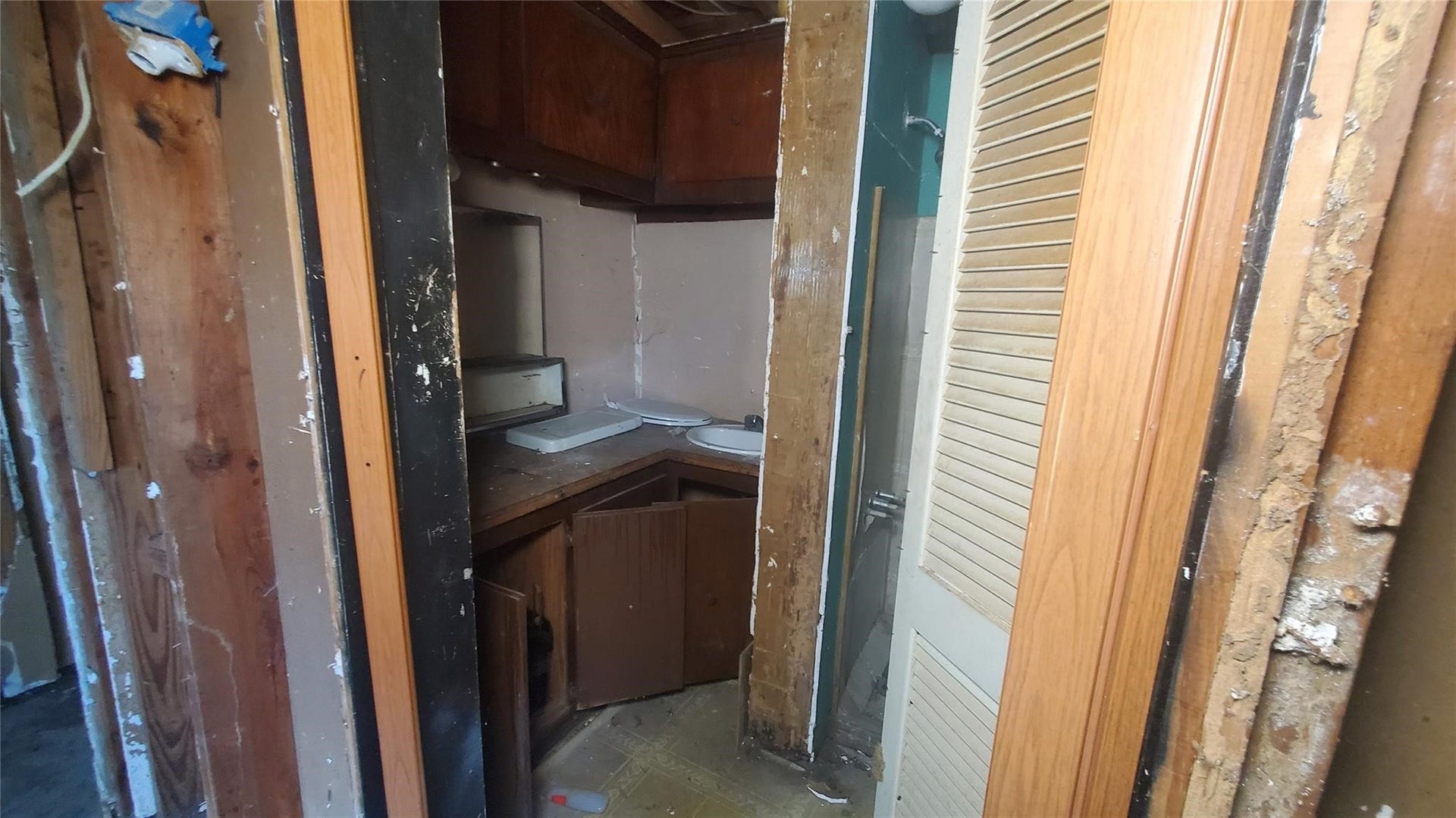 4821 Burma Road, Houston, TX 77033 4821 Burma Road, Houston, TX 77033