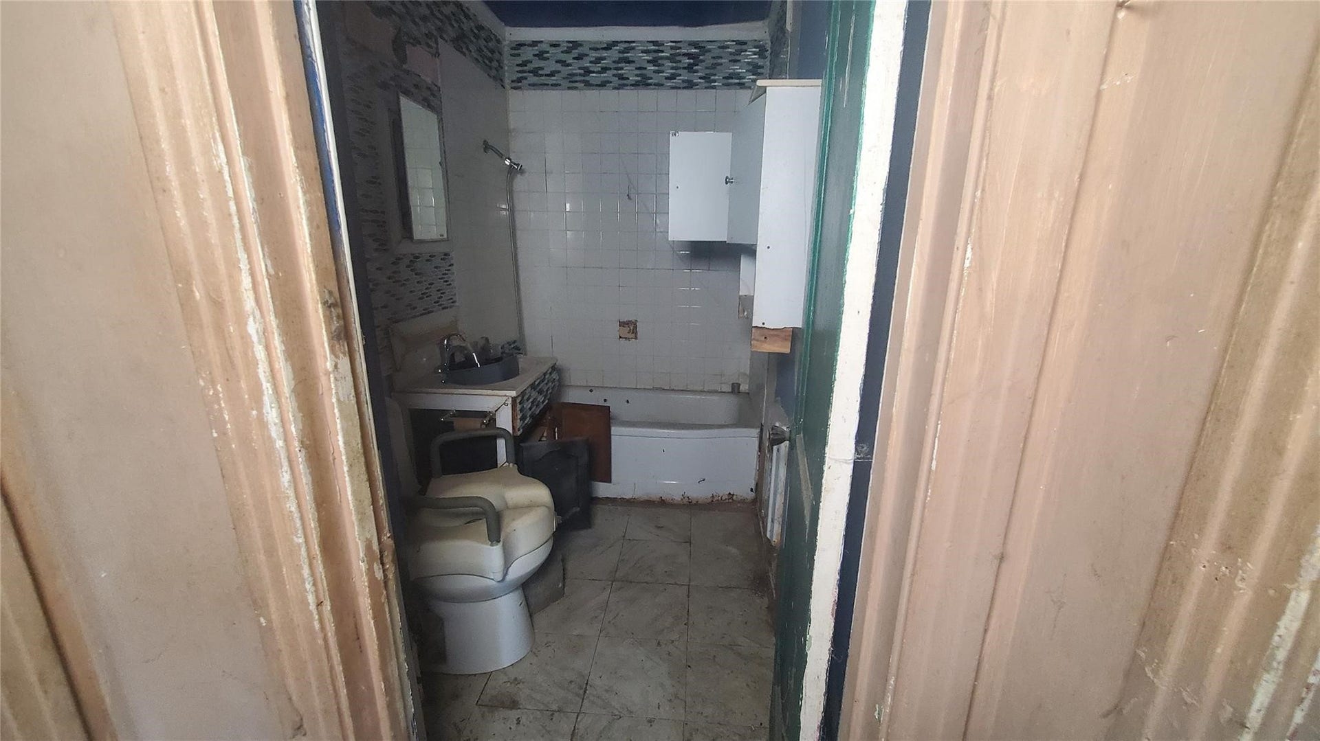 4821 Burma Road, Houston, TX 77033 4821 Burma Road, Houston, TX 77033