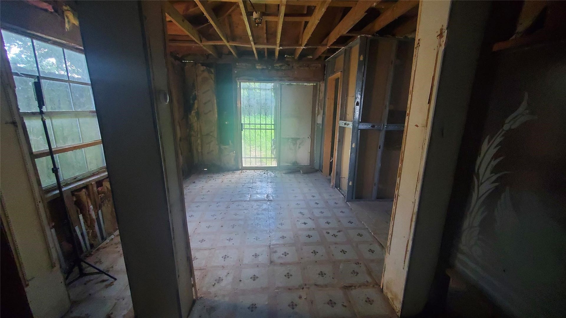4821 Burma Road, Houston, TX 77033 4821 Burma Road, Houston, TX 77033