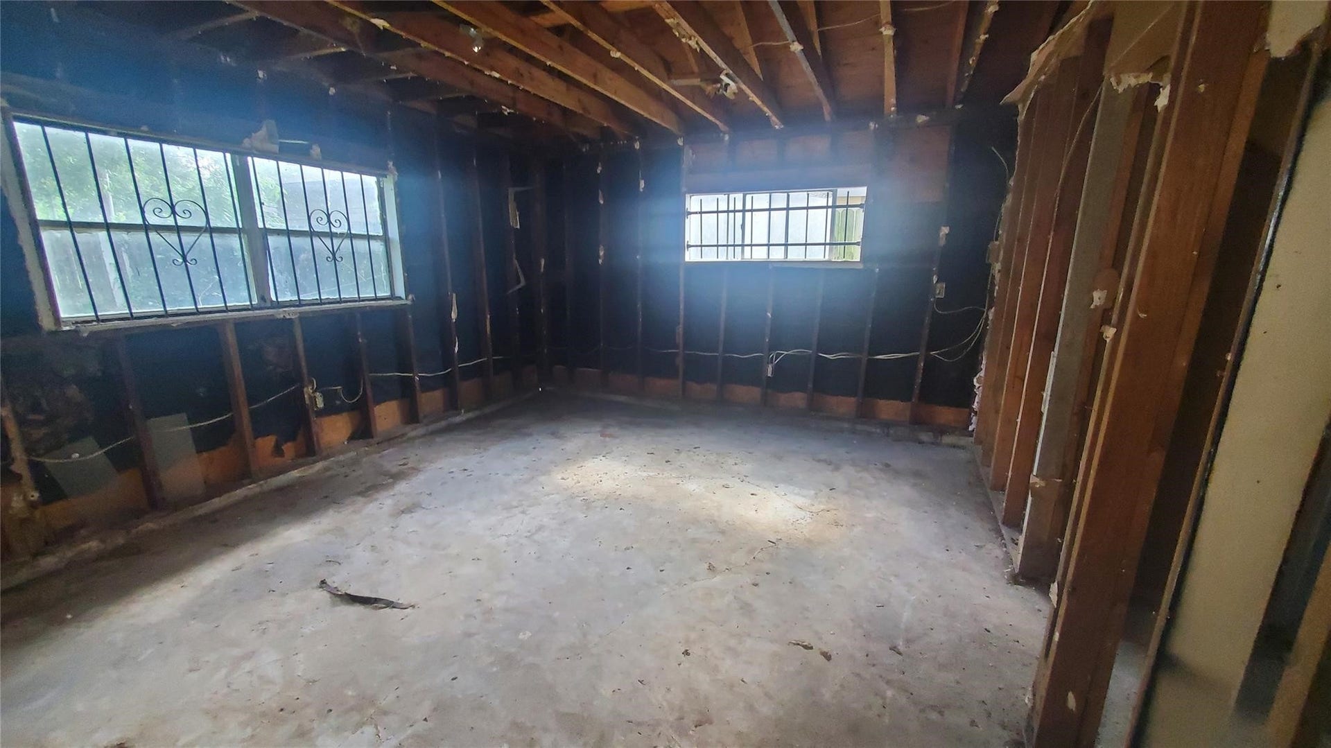 4821 Burma Road, Houston, TX 77033 4821 Burma Road, Houston, TX 77033
