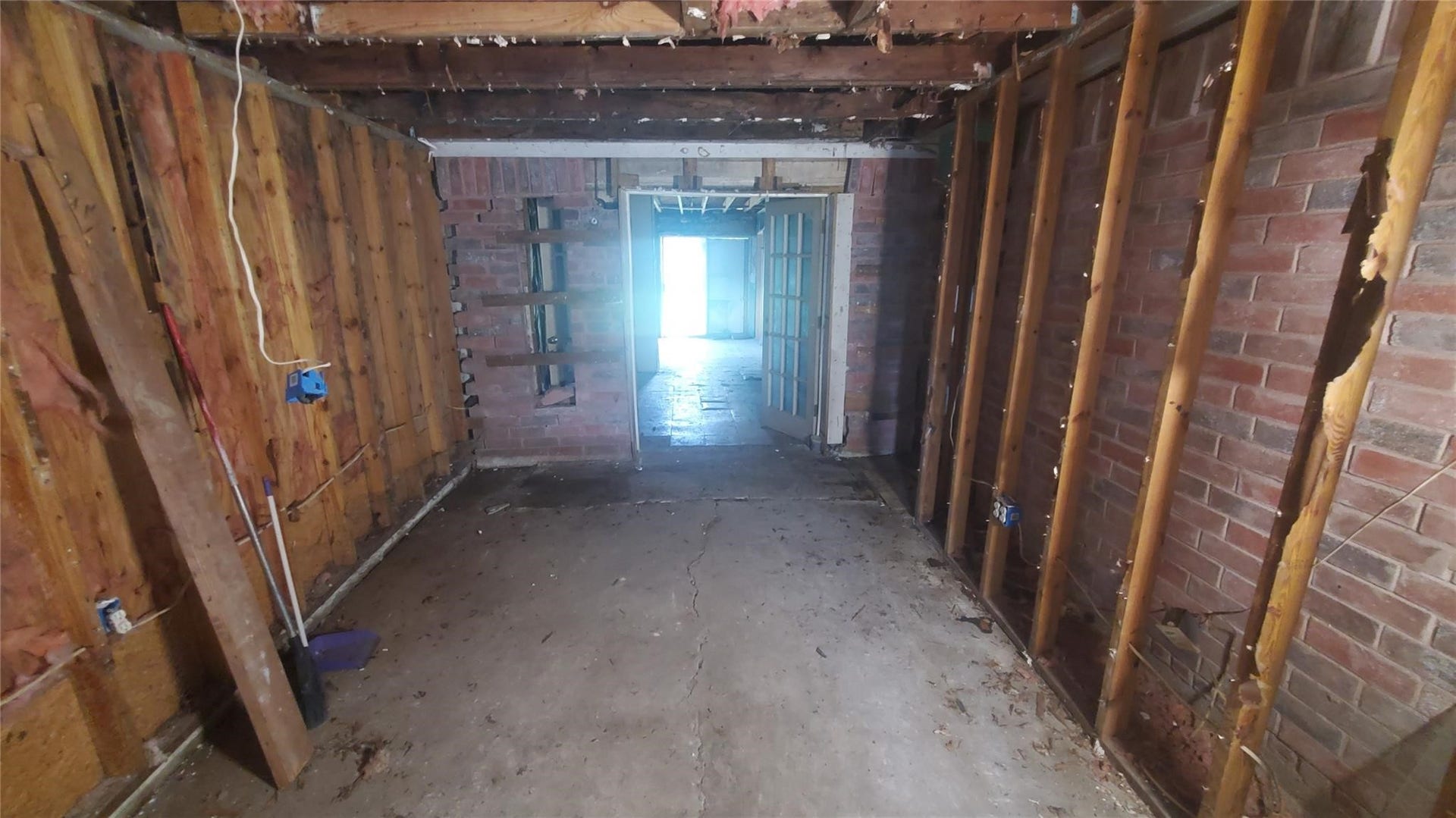 4821 Burma Road, Houston, TX 77033 4821 Burma Road, Houston, TX 77033