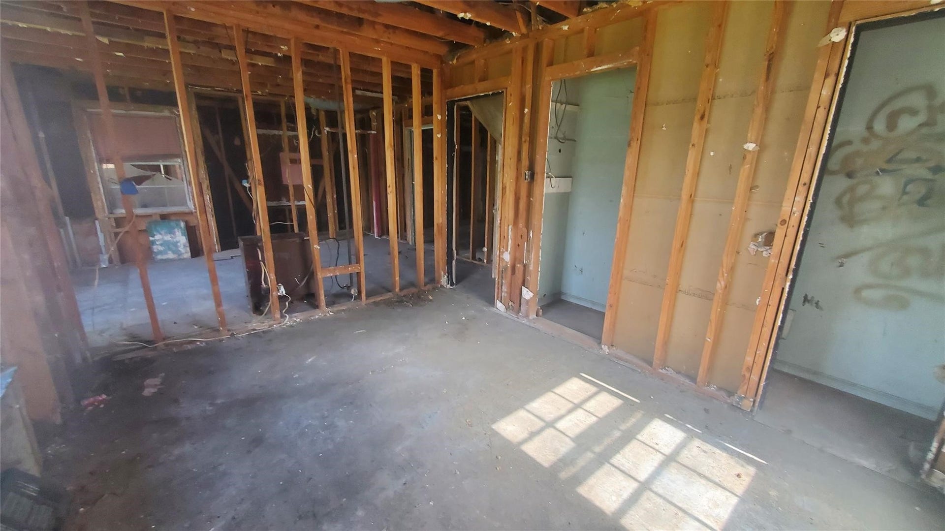 4821 Burma Road, Houston, TX 77033 4821 Burma Road, Houston, TX 77033
