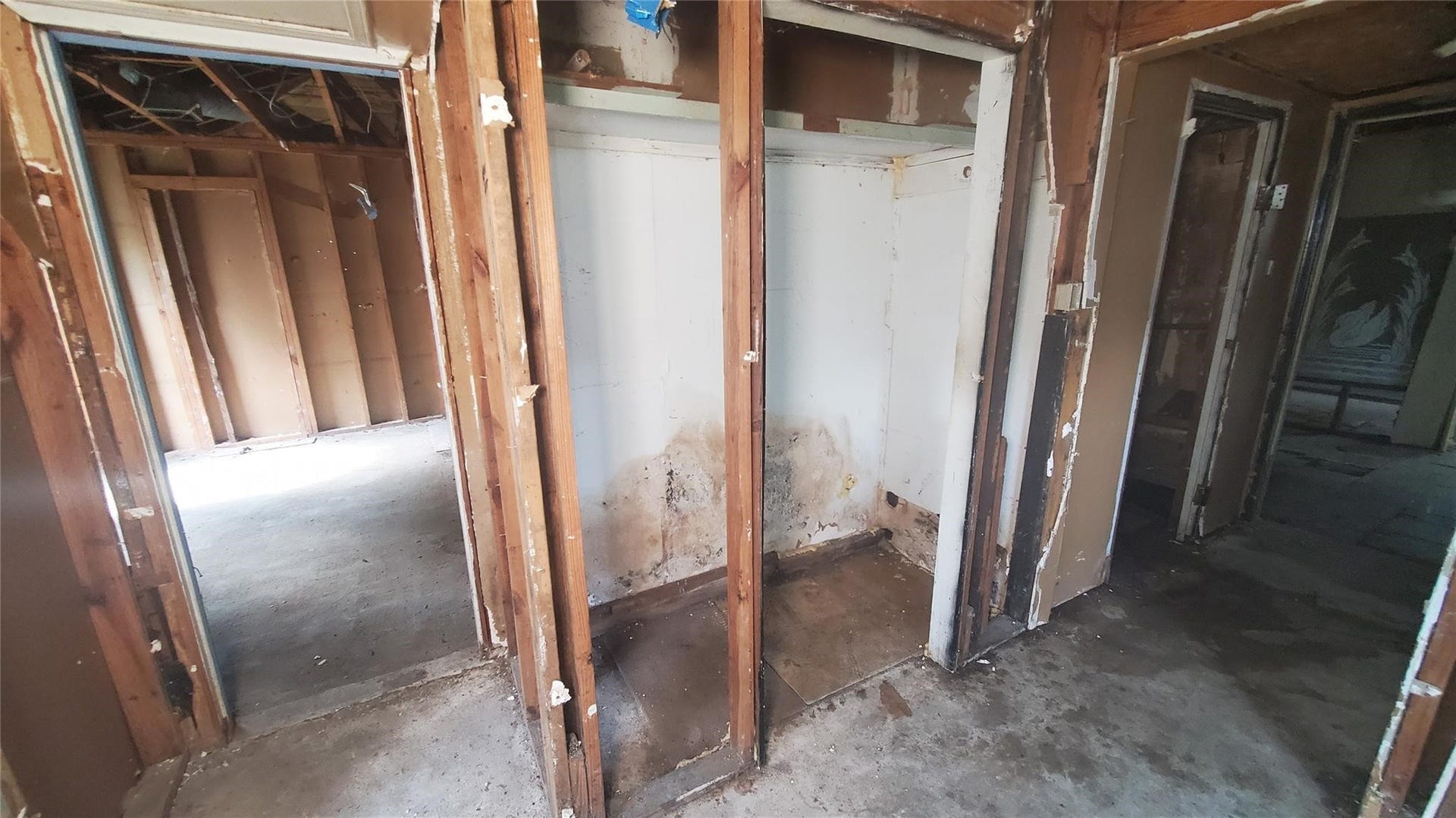 4821 Burma Road, Houston, TX 77033 4821 Burma Road, Houston, TX 77033