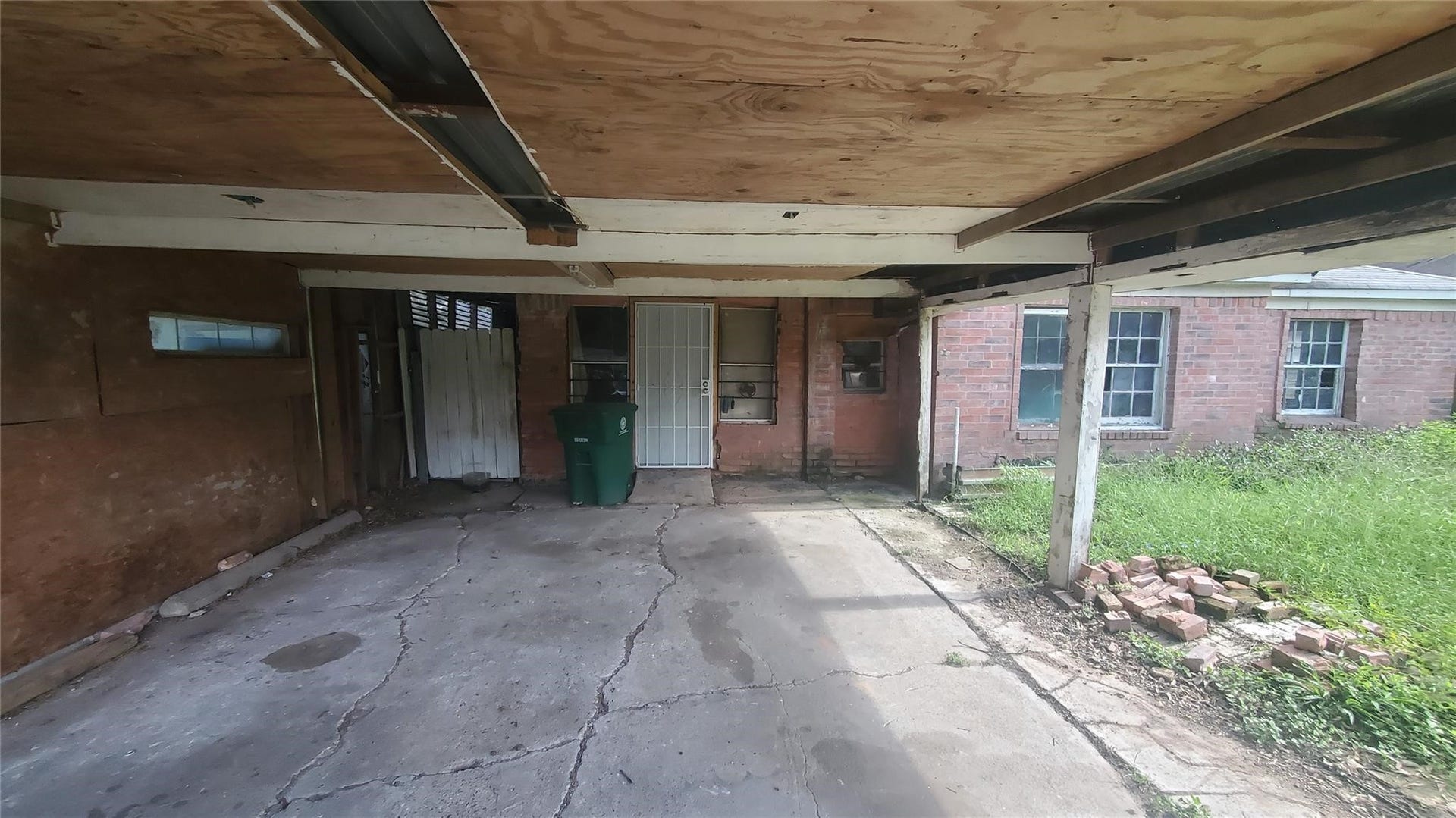 4821 Burma Road, Houston, TX 77033 4821 Burma Road, Houston, TX 77033