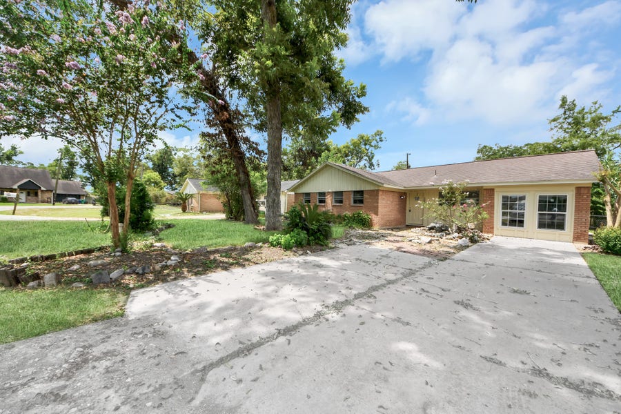 Property photo for 505 Jasmine Street, Richwood, TX
