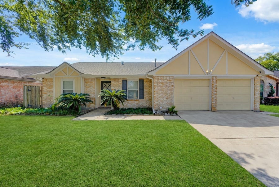 Property photo for 5711 Weeping Willow Road, Houston, TX