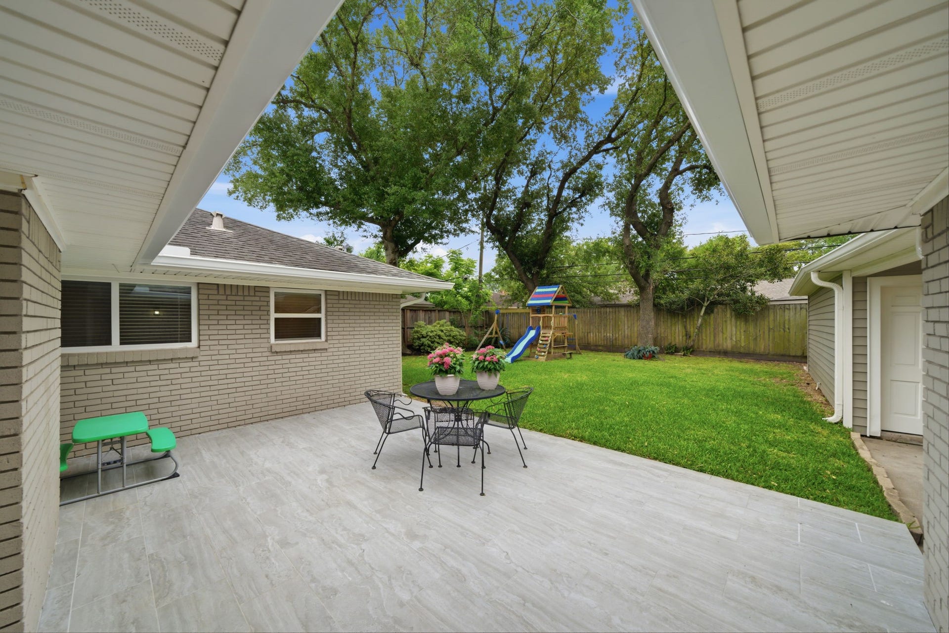 5535 Queensloch Drive Drive, Houston, TX 77096