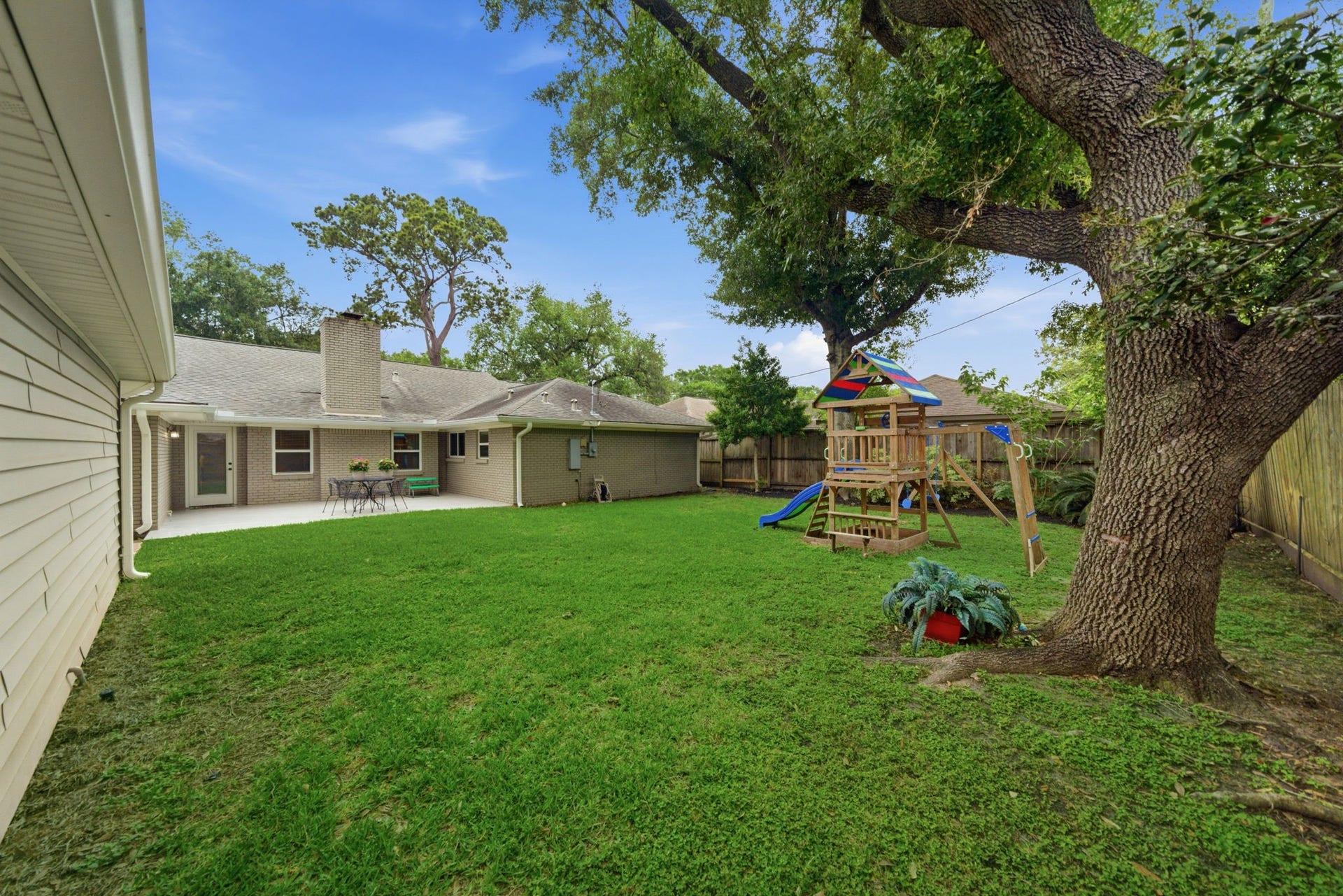 5535 Queensloch Drive Drive, Houston, TX 77096