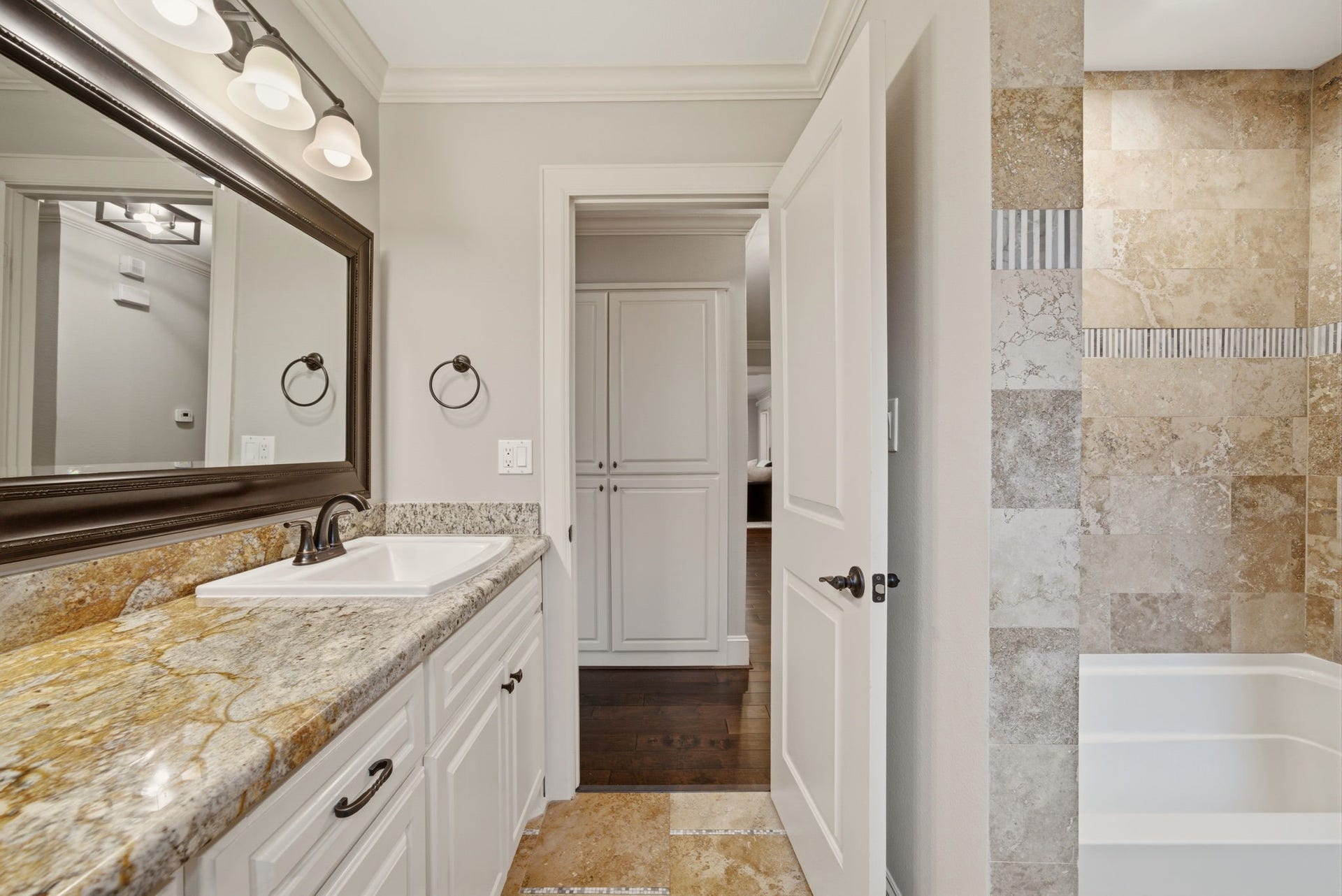 5535 Queensloch Drive Drive, Houston, TX 77096