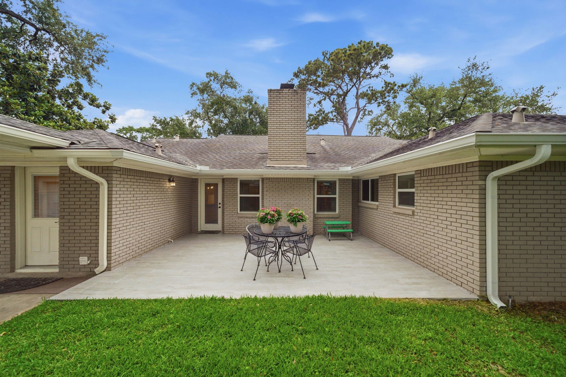 5535 Queensloch Drive Drive, Houston, TX 77096