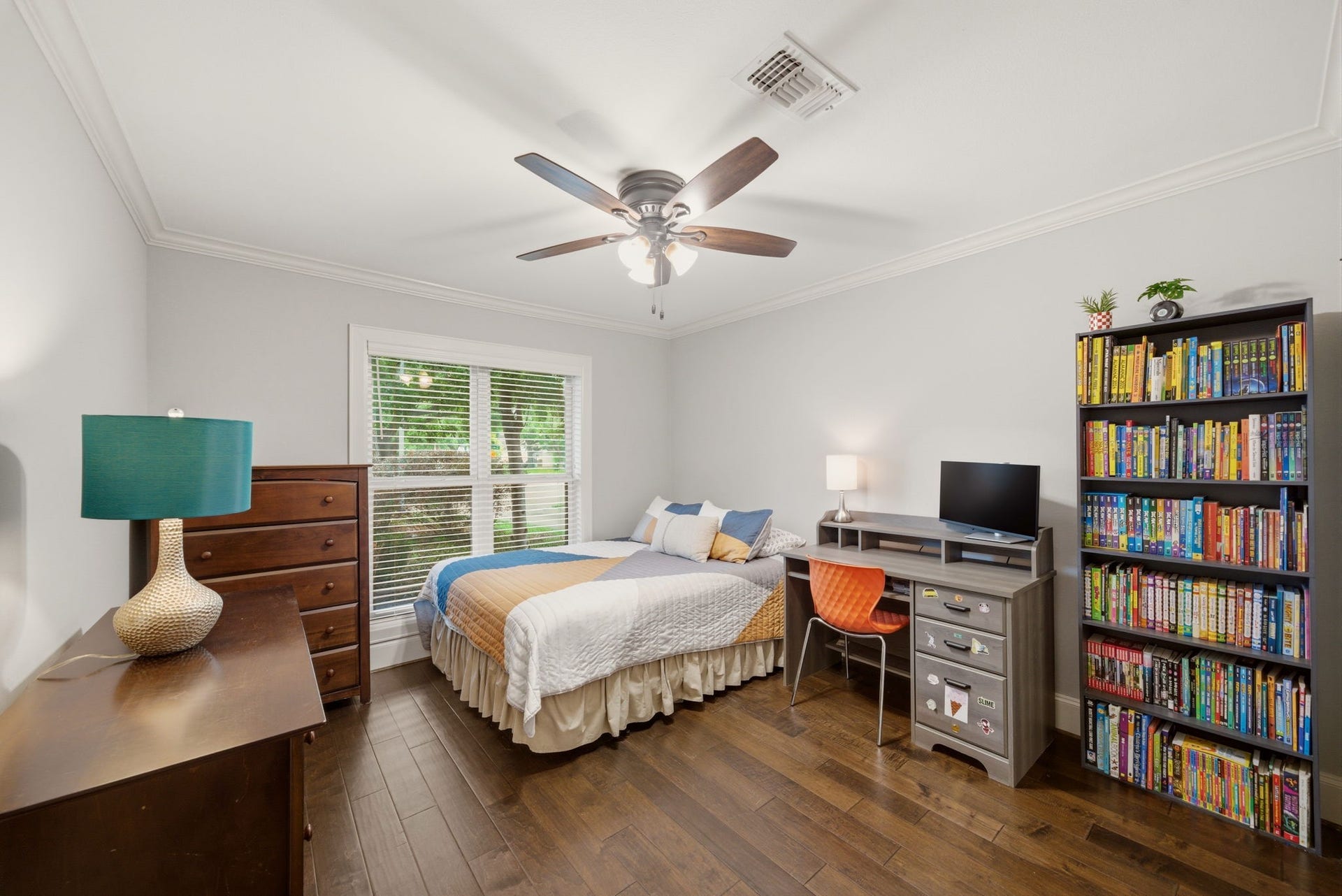 5535 Queensloch Drive Drive, Houston, TX 77096