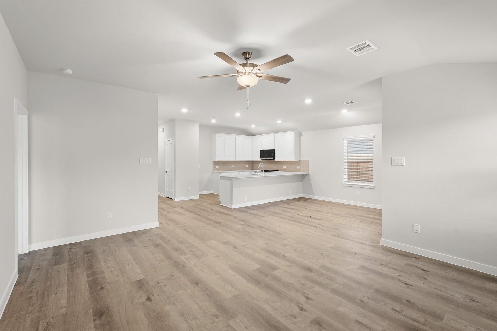 624 Woodhaven Lakes Drive, La Marque, TX 77568 representative photo