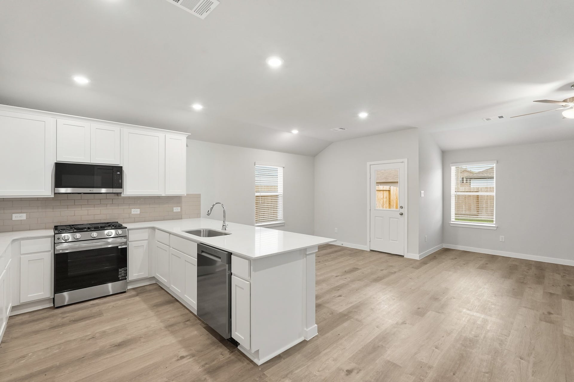 624 Woodhaven Lakes Drive, La Marque, TX 77568 representative photo