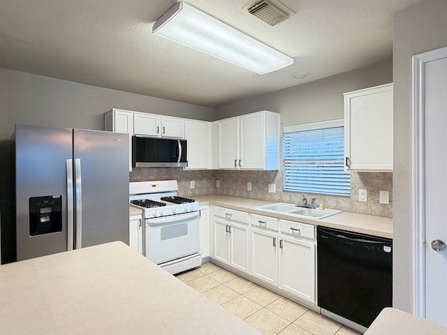 20023 Cypresswood Glen, Spring, TX 77373 Gas cooking! Spacious pantry.