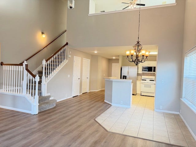 20023 Cypresswood Glen, Spring, TX 77373 Lovely open spindle staircase.