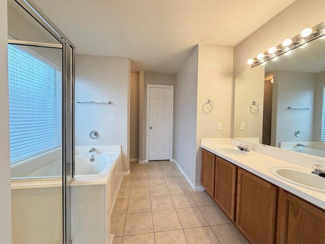 20023 Cypresswood Glen, Spring, TX 77373 The primary suite bath enjoys a large vanity with dual sinks.