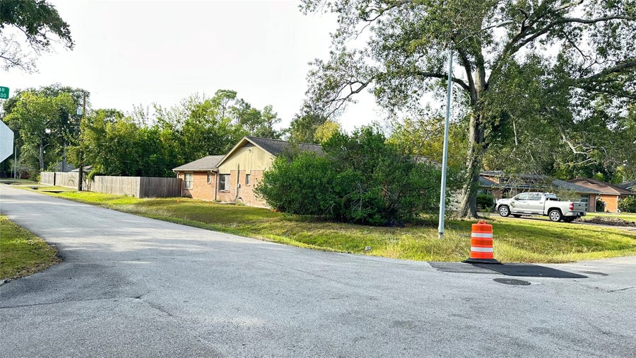 Property photo for 1801 Parana Drive, Houston, TX