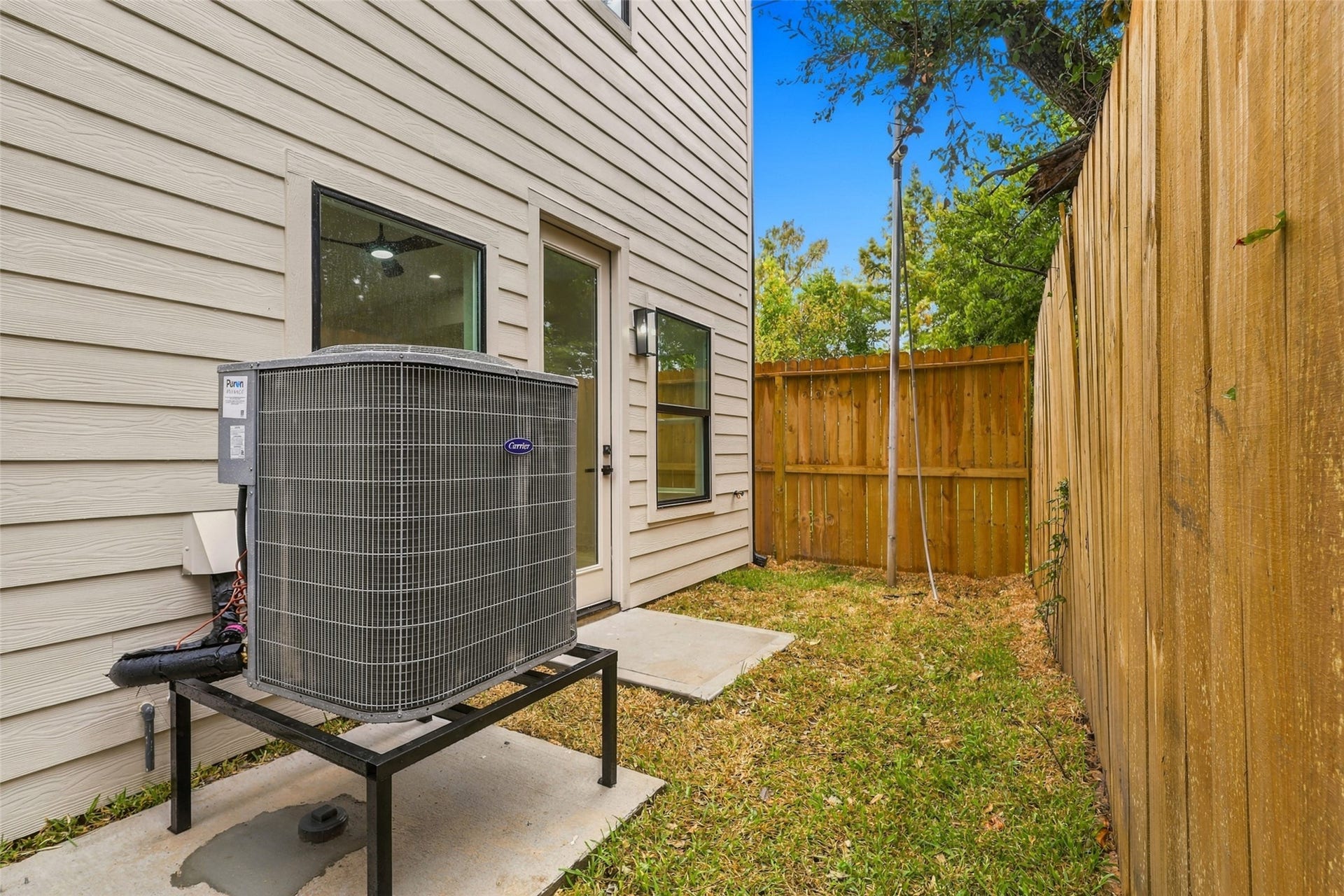 3201 & 3205 Berry Street, #A/B, Houston, TX 77004 Small convenient space backyard