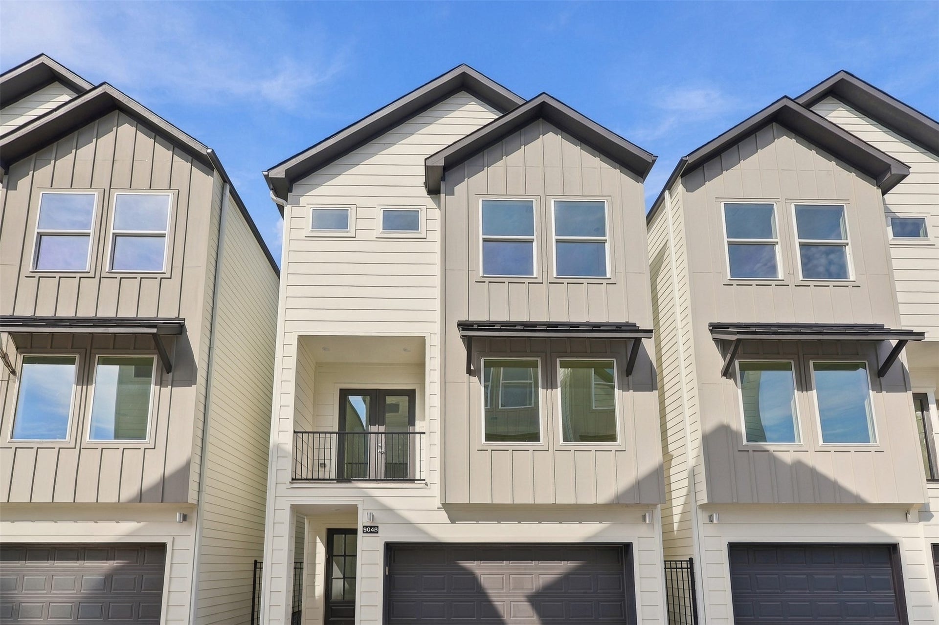 Welcome to 904 Kern St #B, with an attached garage and a balcony above the entry.
