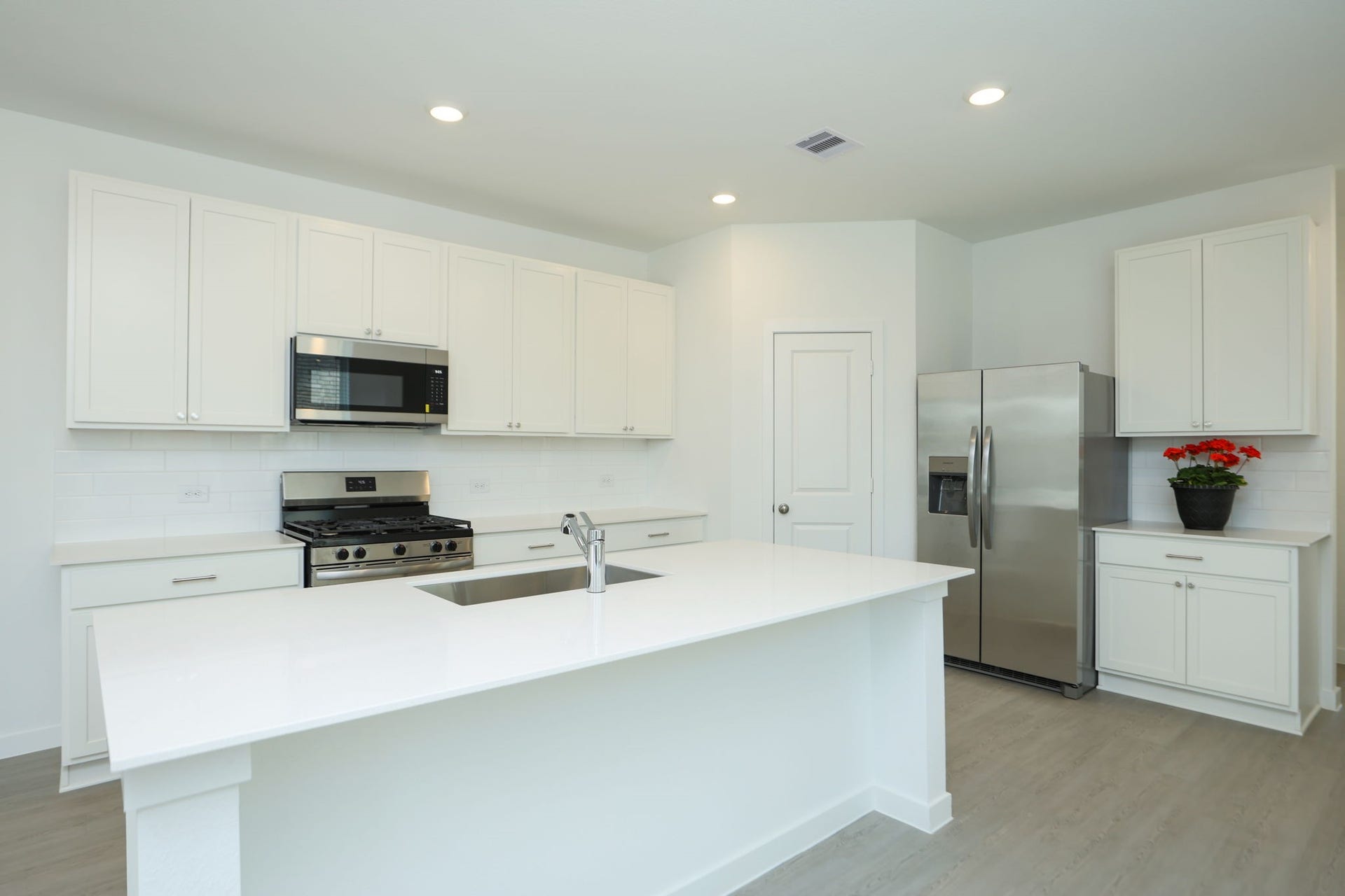 29039 Bison Haven Drive, Hockley, TX 77447 Large island with plenty of seating space.