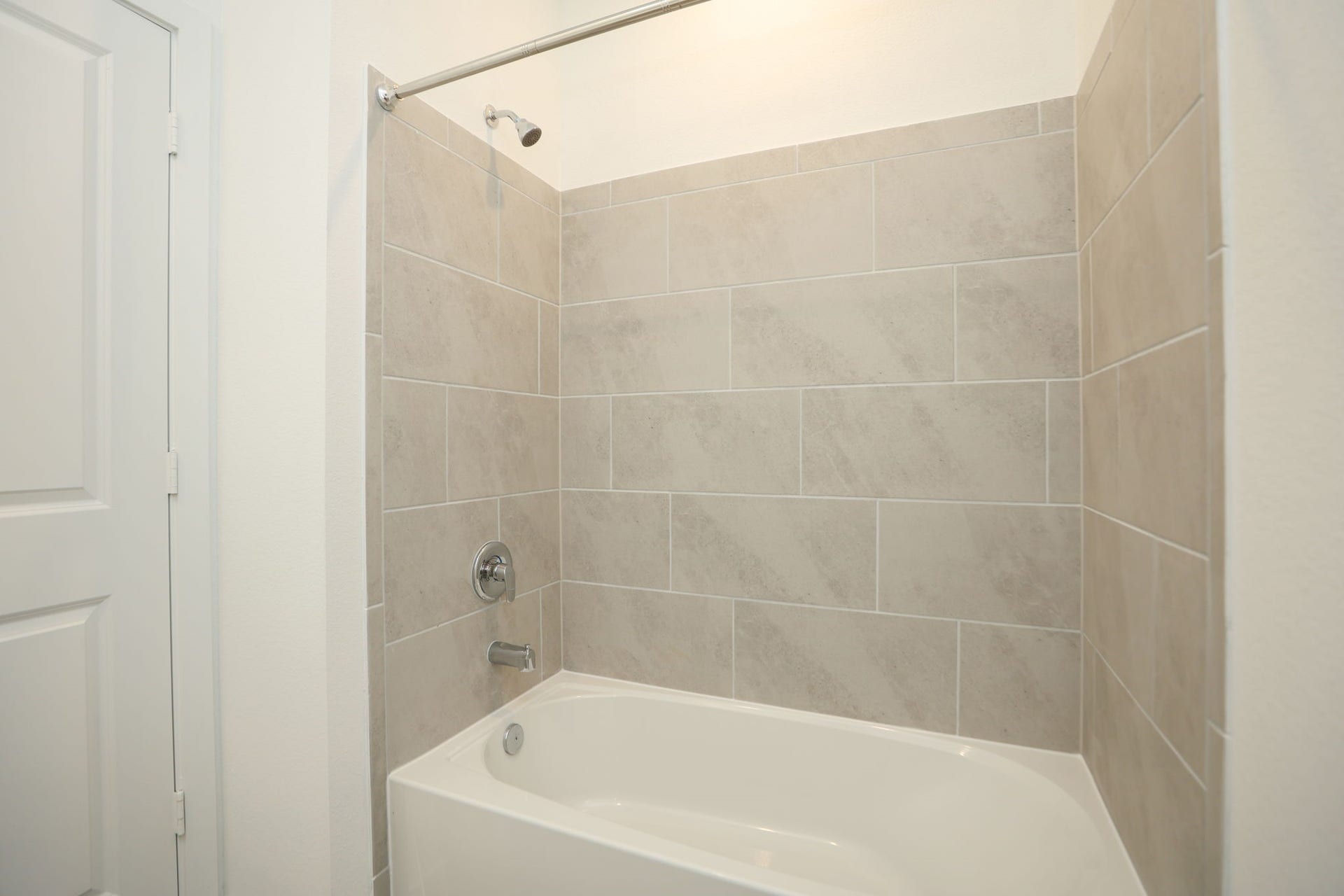 29039 Bison Haven Drive, Hockley, TX 77447 Shower/tub combination