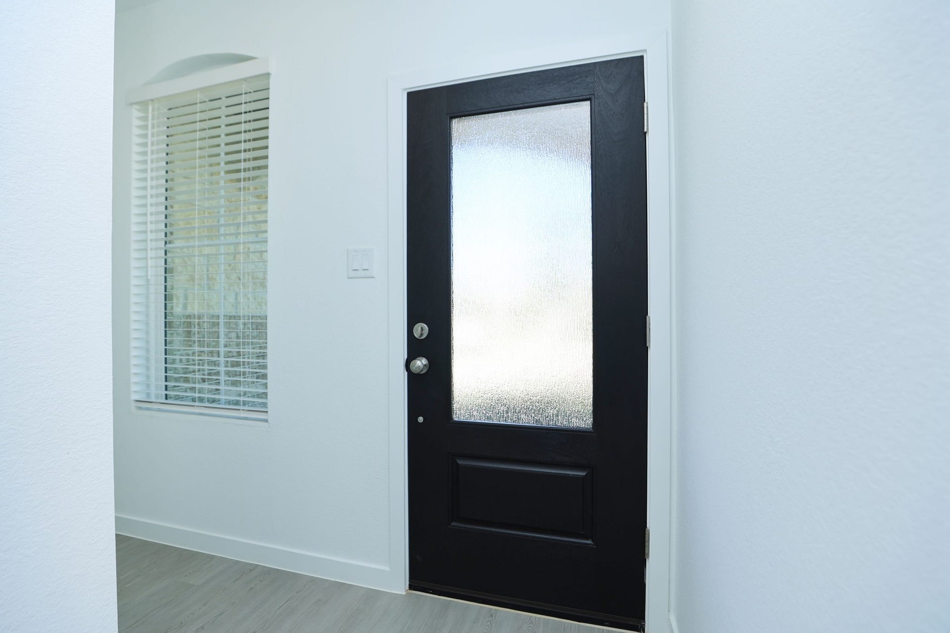 29039 Bison Haven Drive, Hockley, TX 77447 Beautiful front door and natural light in entry way