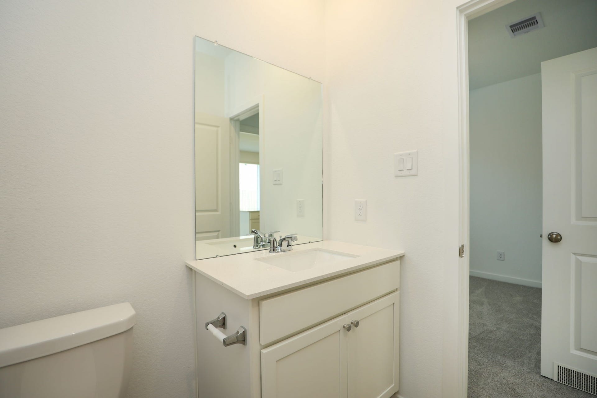 29039 Bison Haven Drive, Hockley, TX 77447 Secondary bedroom #1 bathroom