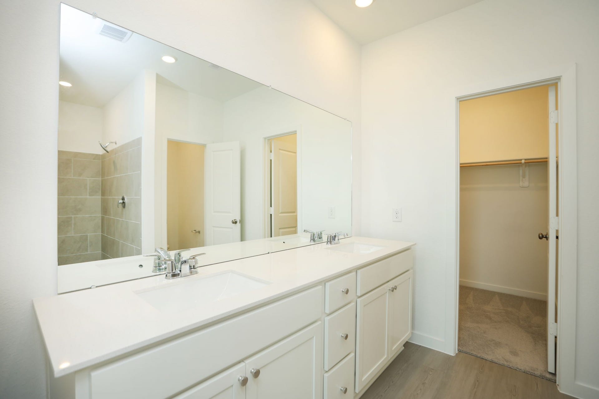 29039 Bison Haven Drive, Hockley, TX 77447 Primary Bathroom with double sinks.