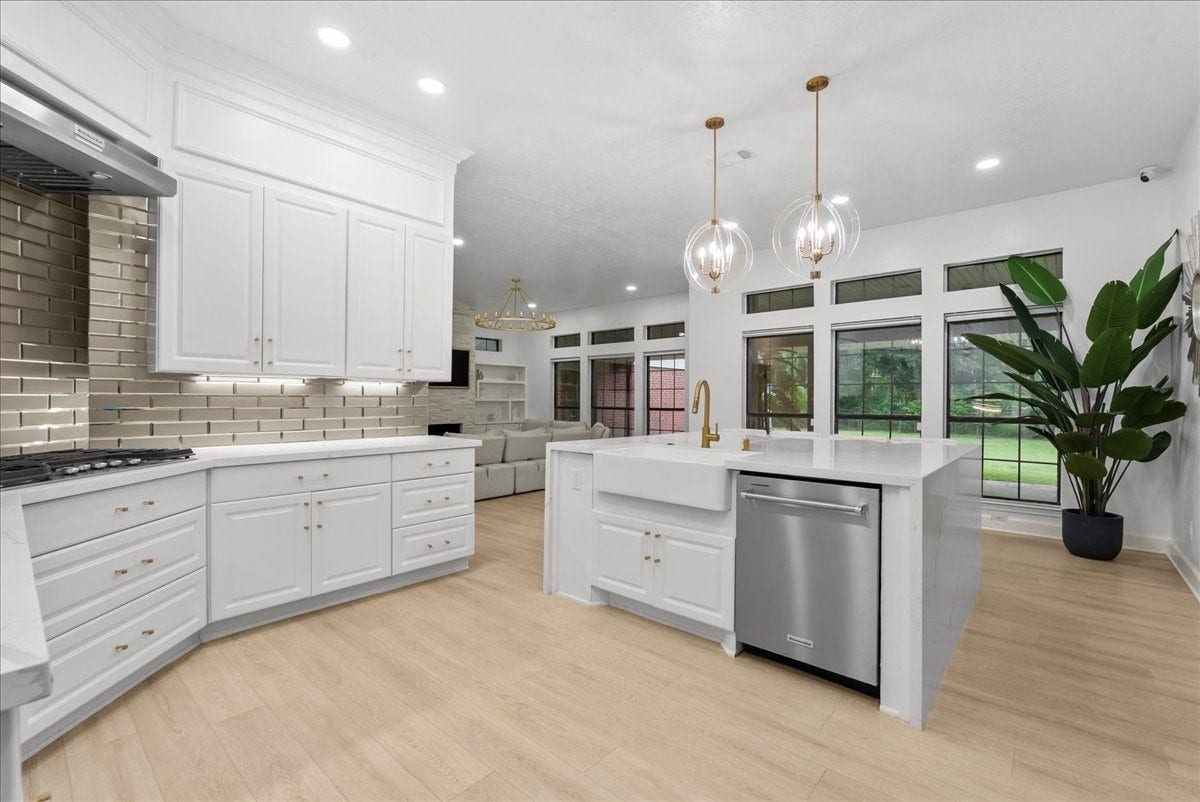 9700 Jay Road, Hitchcock, TX 77563 Seamlessly connected to the family room, this expansive kitchen allows conversations to flow as easily as the floor plan, making entertaining effortless and everyday living even better.