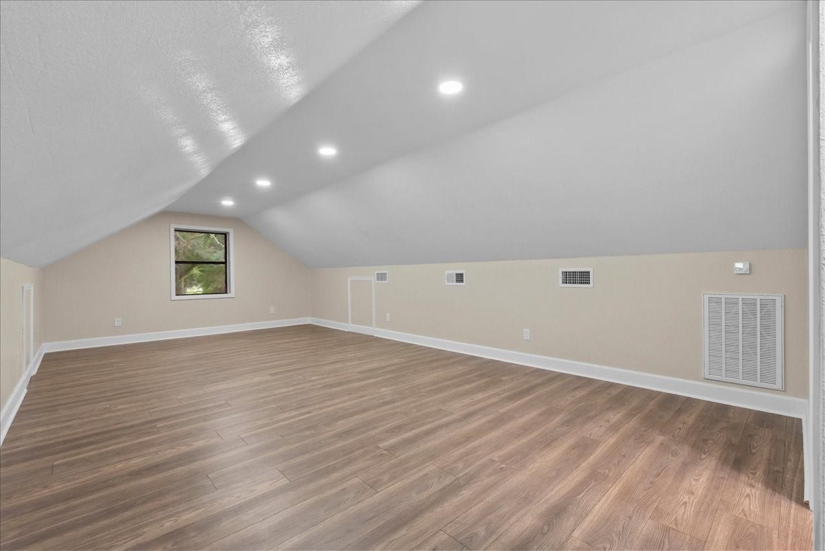 9700 Jay Road, Hitchcock, TX 77563 The upstairs garage flex space offers incredible versatility with its own dedicated AC, a large window bringing in natural light, and a private full bathroom. Perfect for a guest space, hobby space, home gym, office, or additional living area, this unique bonus space adapts to fit your lifestyle.