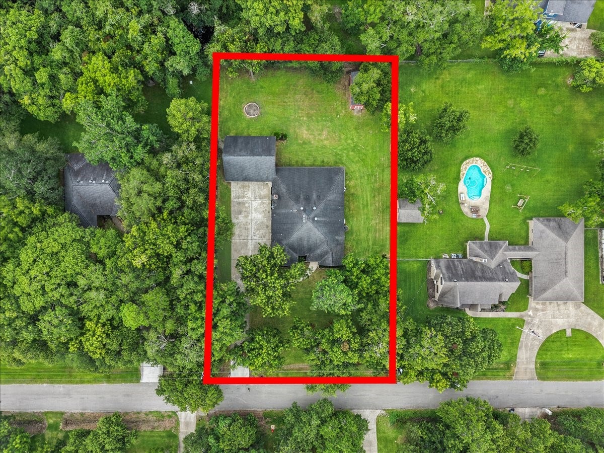 9700 Jay Road, Hitchcock, TX 77563 Home sits on .662 of an acre; surrounded by Beautiful Trees