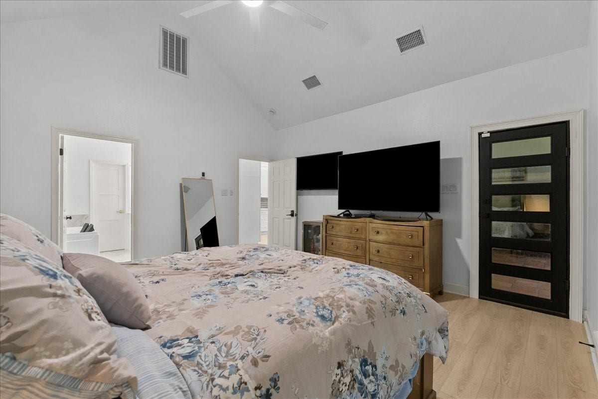 9700 Jay Road, Hitchcock, TX 77563 Wake up to a private retreat filled with comfort and tranquility. The spacious primary suite features a custom door leading to the patio, creating a seamless connection to your outdoor oasis.